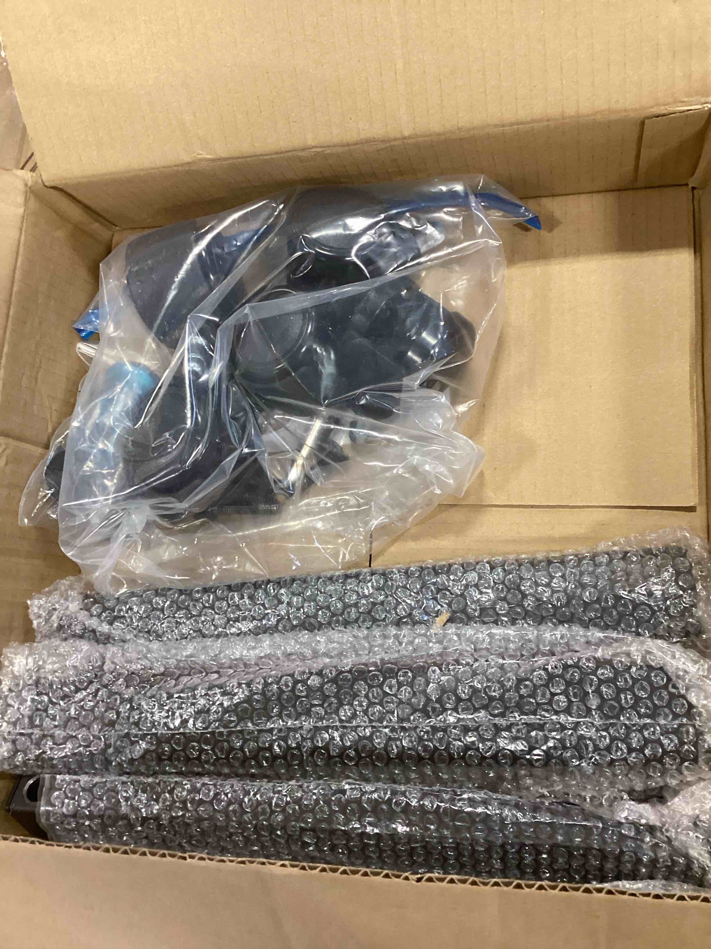 https://s3.amazonaws.com/lotting-images-prod/bidfta/PNK2147682_1741186221878.jpeg