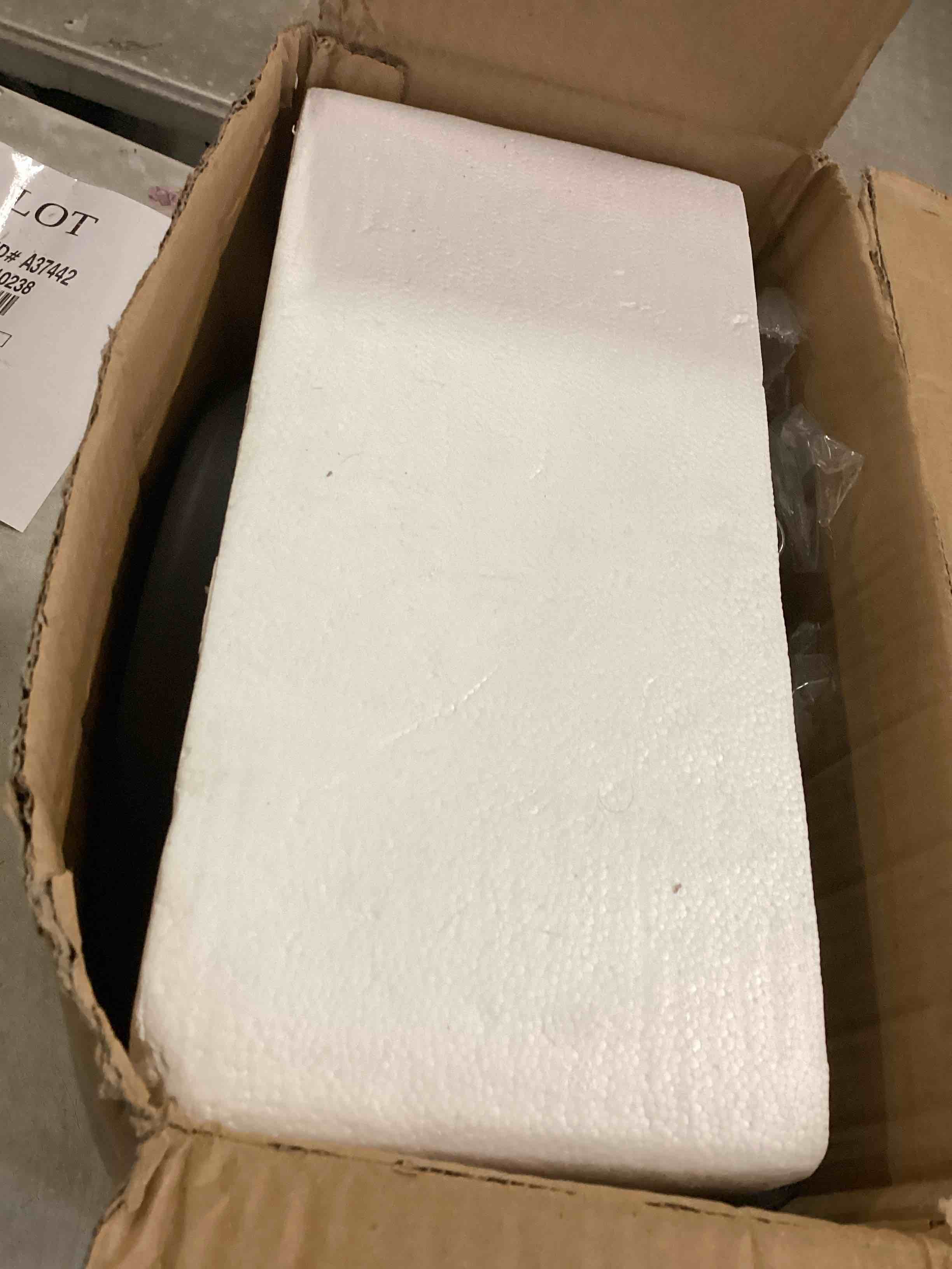 https://s3.amazonaws.com/lotting-images-prod/bidfta/PNK2148840_1743427869173.jpeg
