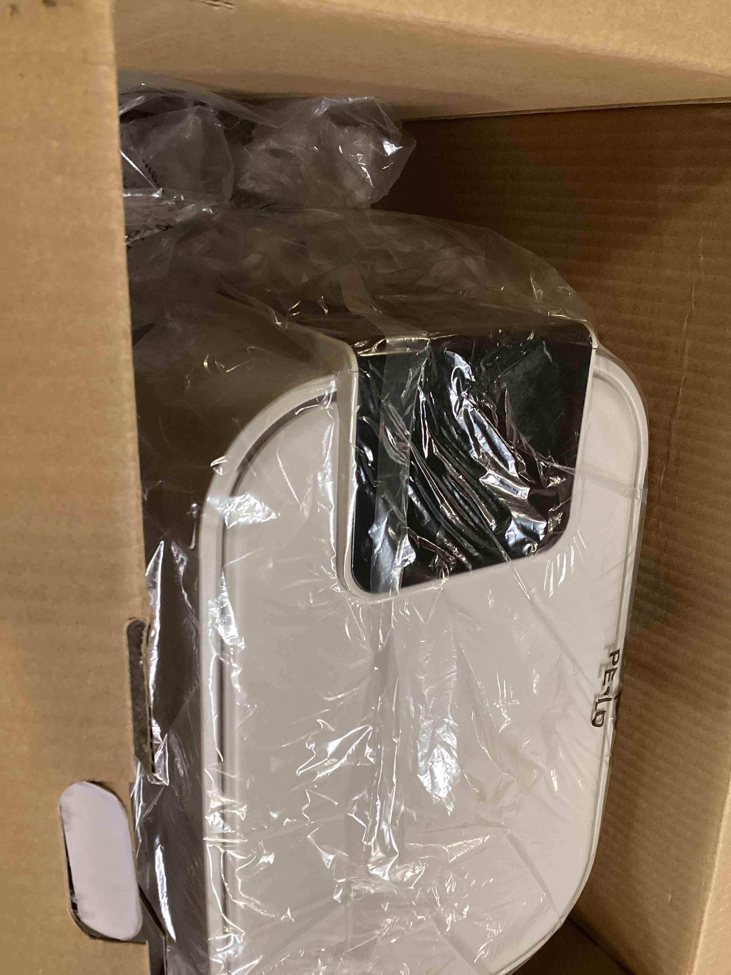 https://s3.amazonaws.com/lotting-images-prod/bidfta/PNK2150221_1740080306731.jpeg