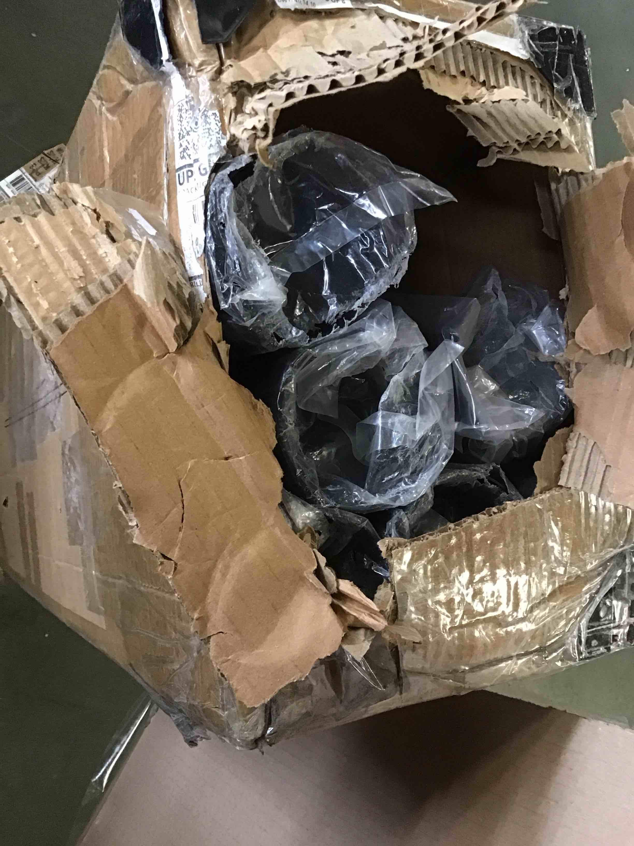 https://s3.amazonaws.com/lotting-images-prod/bidfta/PNK2150417_1740161727509.jpeg