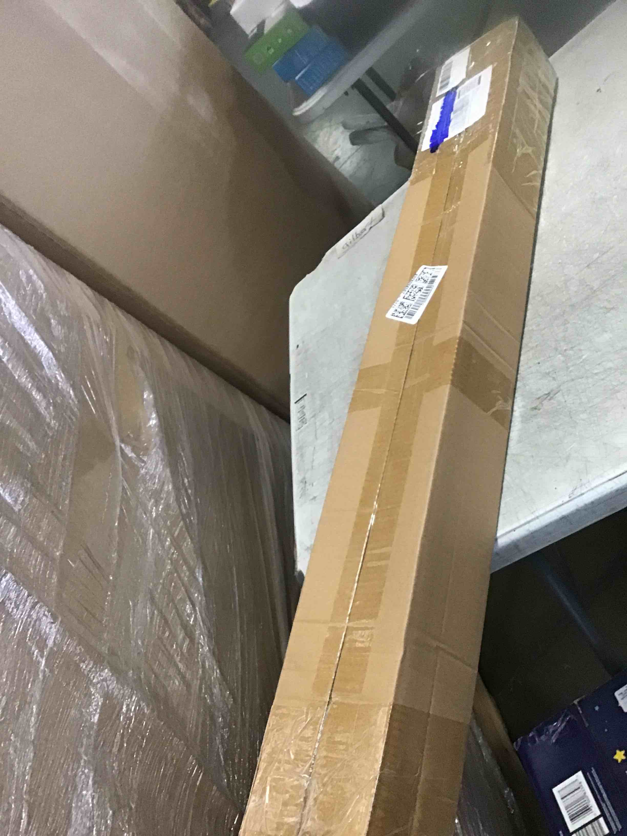 https://s3.amazonaws.com/lotting-images-prod/bidfta/PNK2152401_1735670644926.jpeg