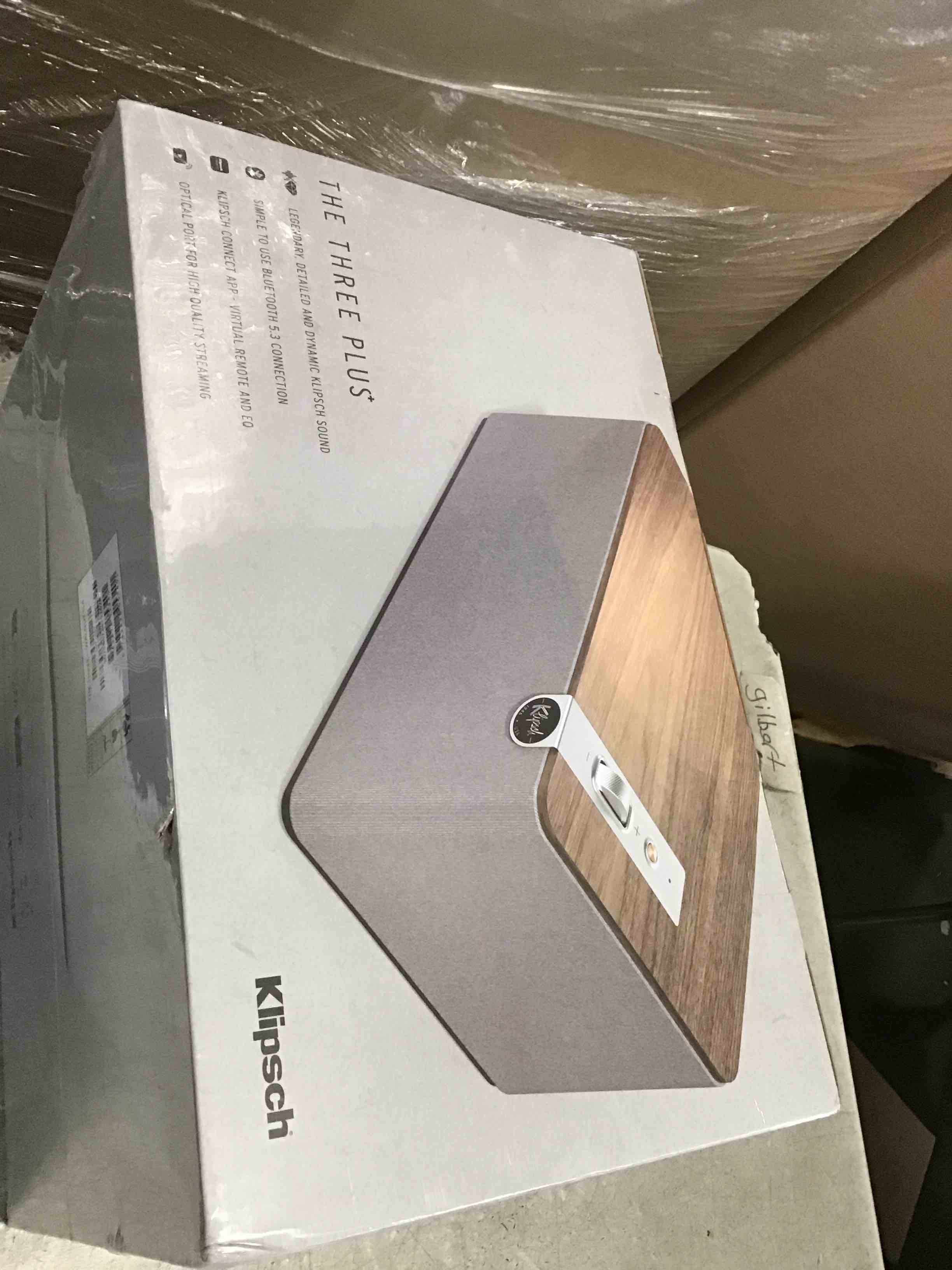 https://s3.amazonaws.com/lotting-images-prod/bidfta/PNK2152406_1735670925852.jpeg