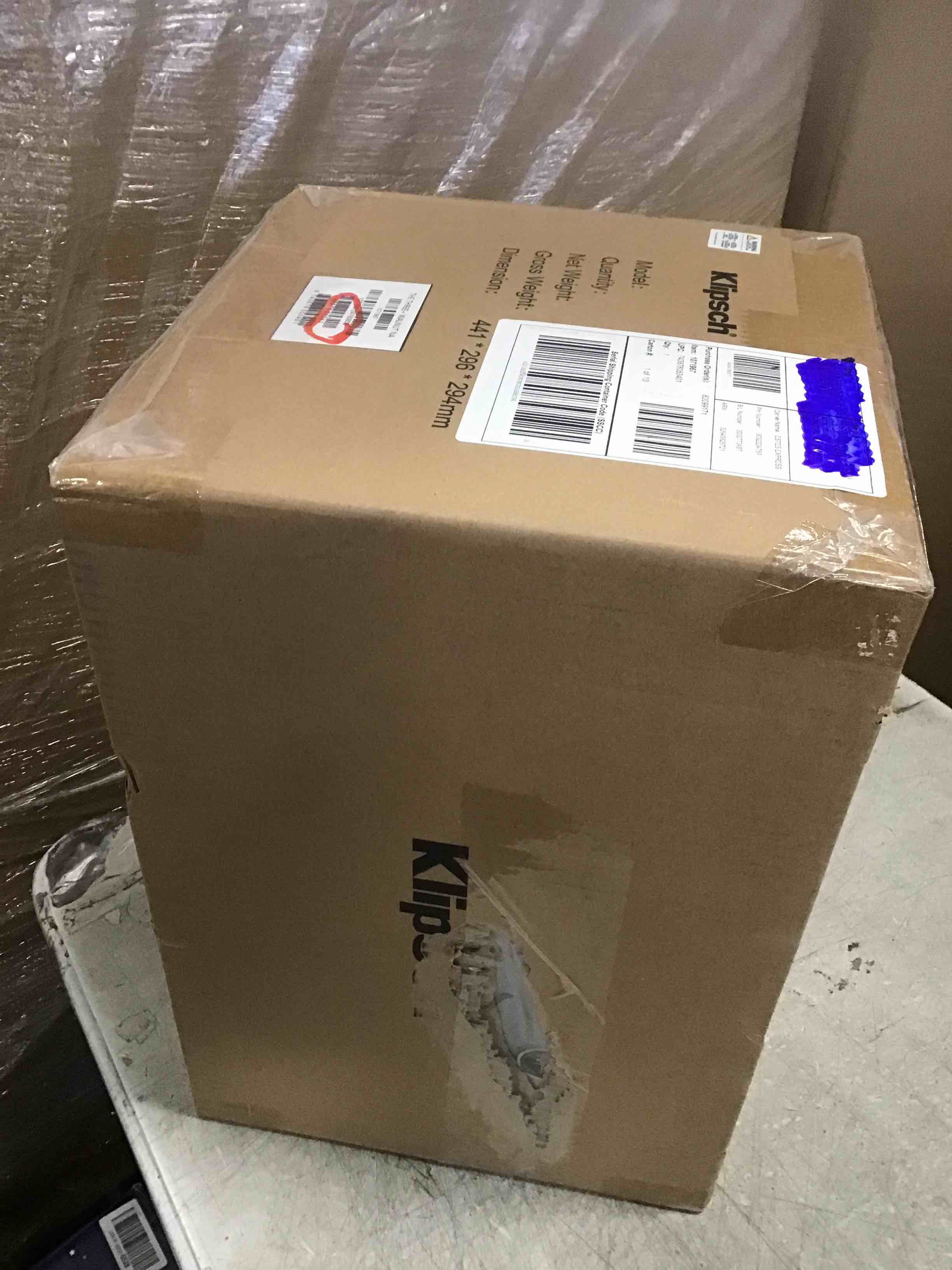 https://s3.amazonaws.com/lotting-images-prod/bidfta/PNK2152420_1735673701178.jpeg