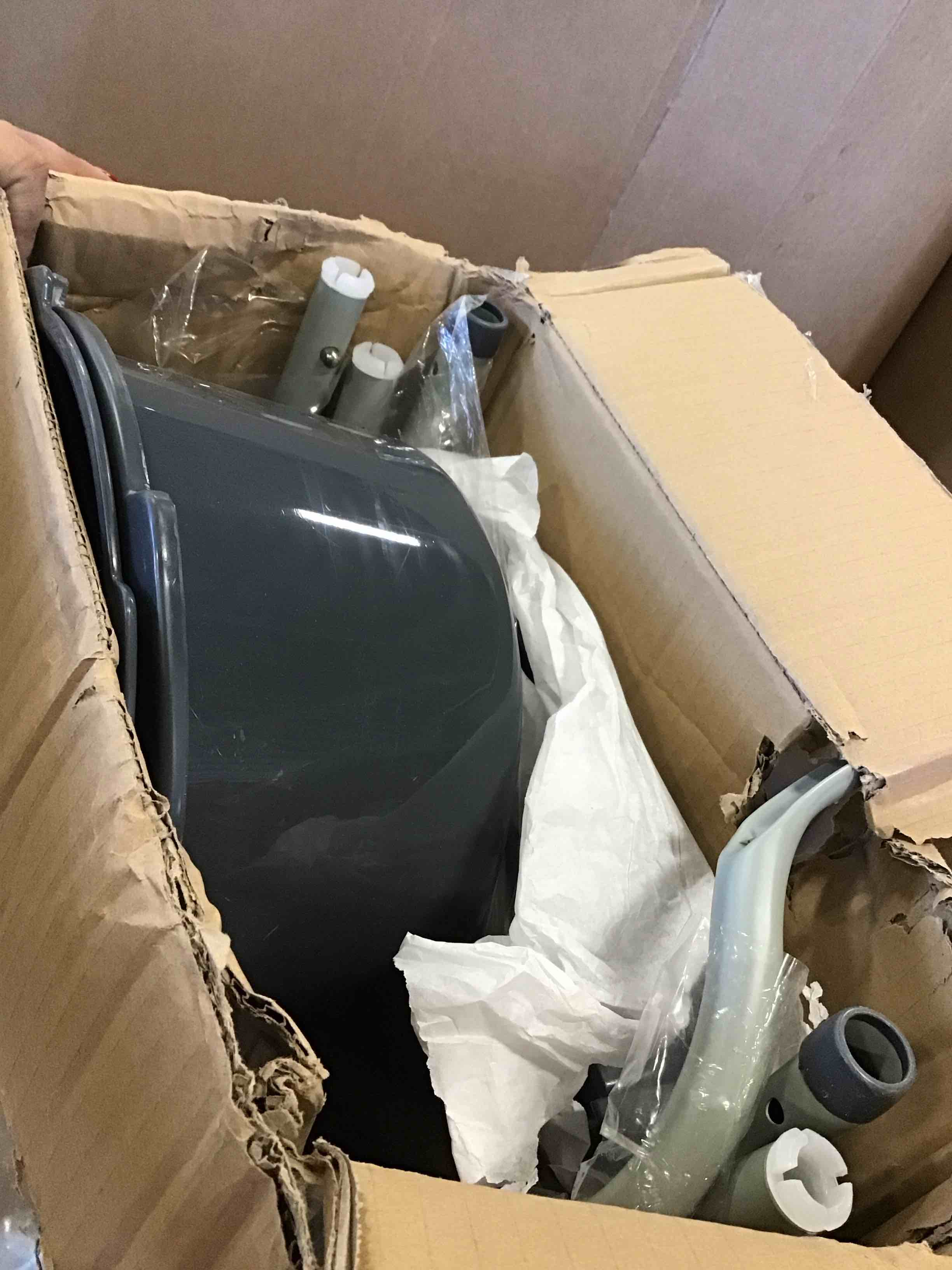 https://s3.amazonaws.com/lotting-images-prod/bidfta/PNK2153746_1736786122057.jpeg