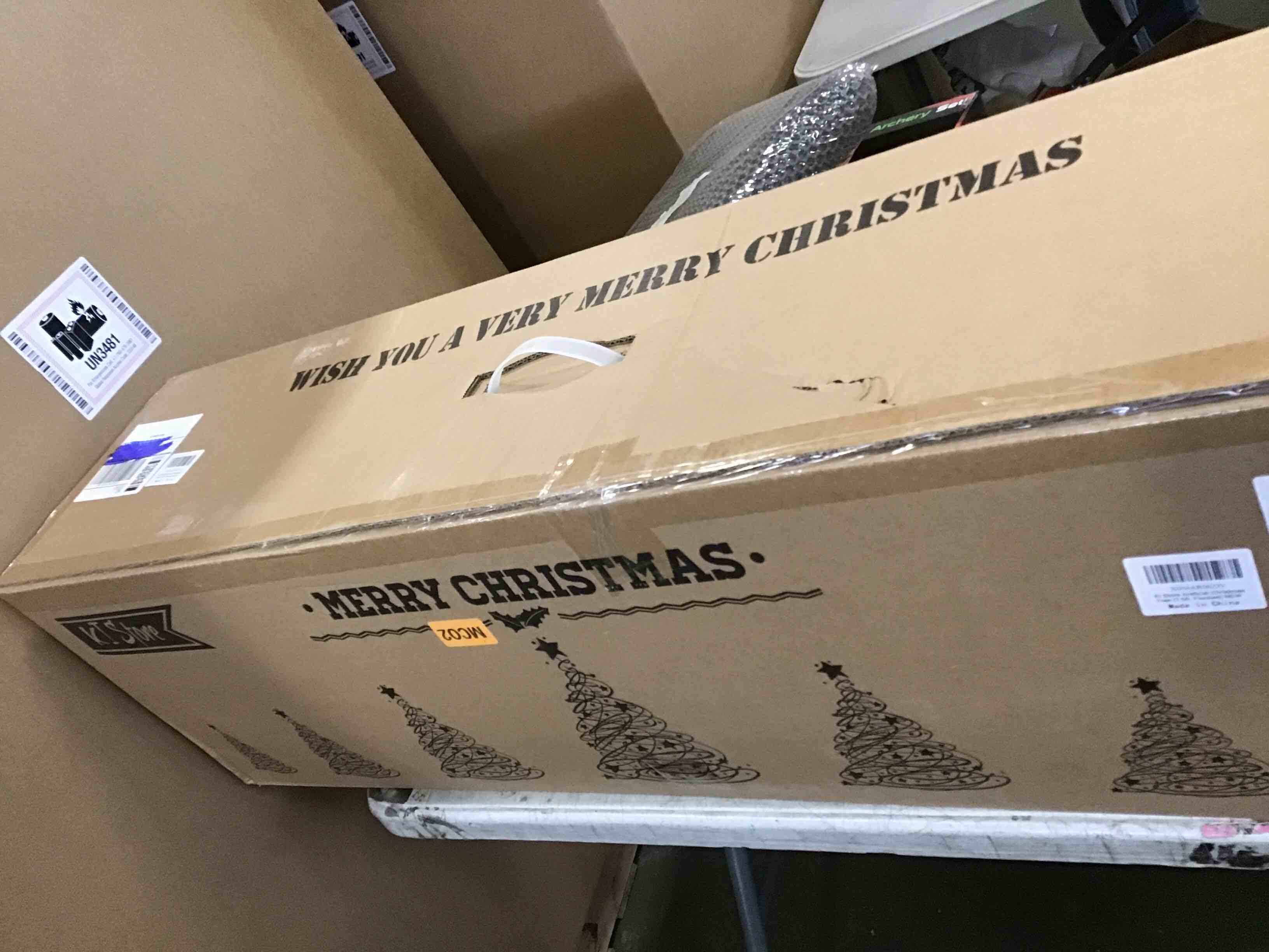 https://s3.amazonaws.com/lotting-images-prod/bidfta/PNK2154321_1736878757472.jpeg
