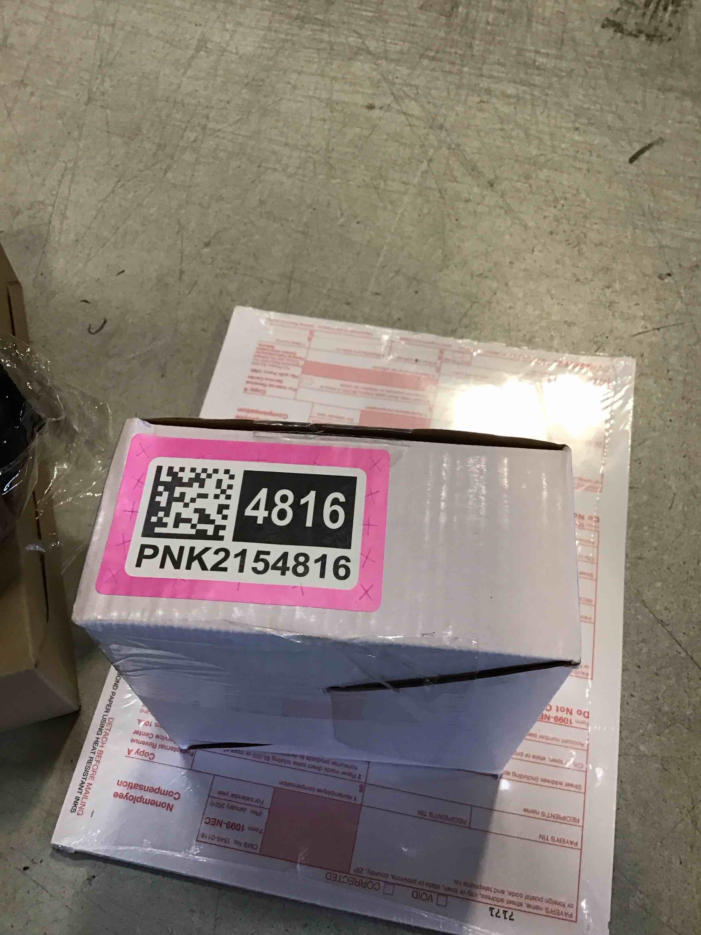 https://s3.amazonaws.com/lotting-images-prod/bidfta/PNK2154816_1736975296792.jpeg