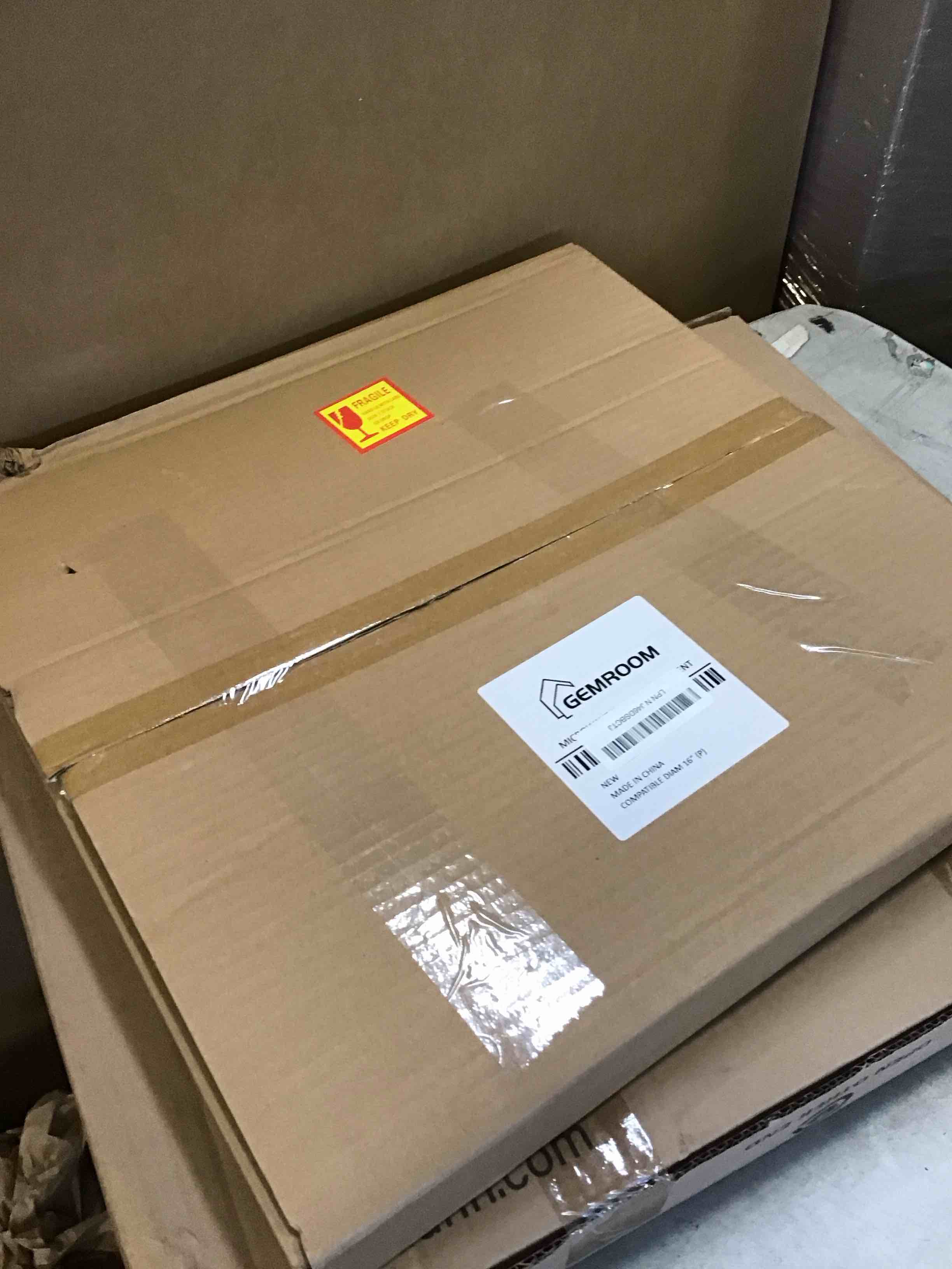 https://s3.amazonaws.com/lotting-images-prod/bidfta/PNK2154953_1737041566978.jpeg