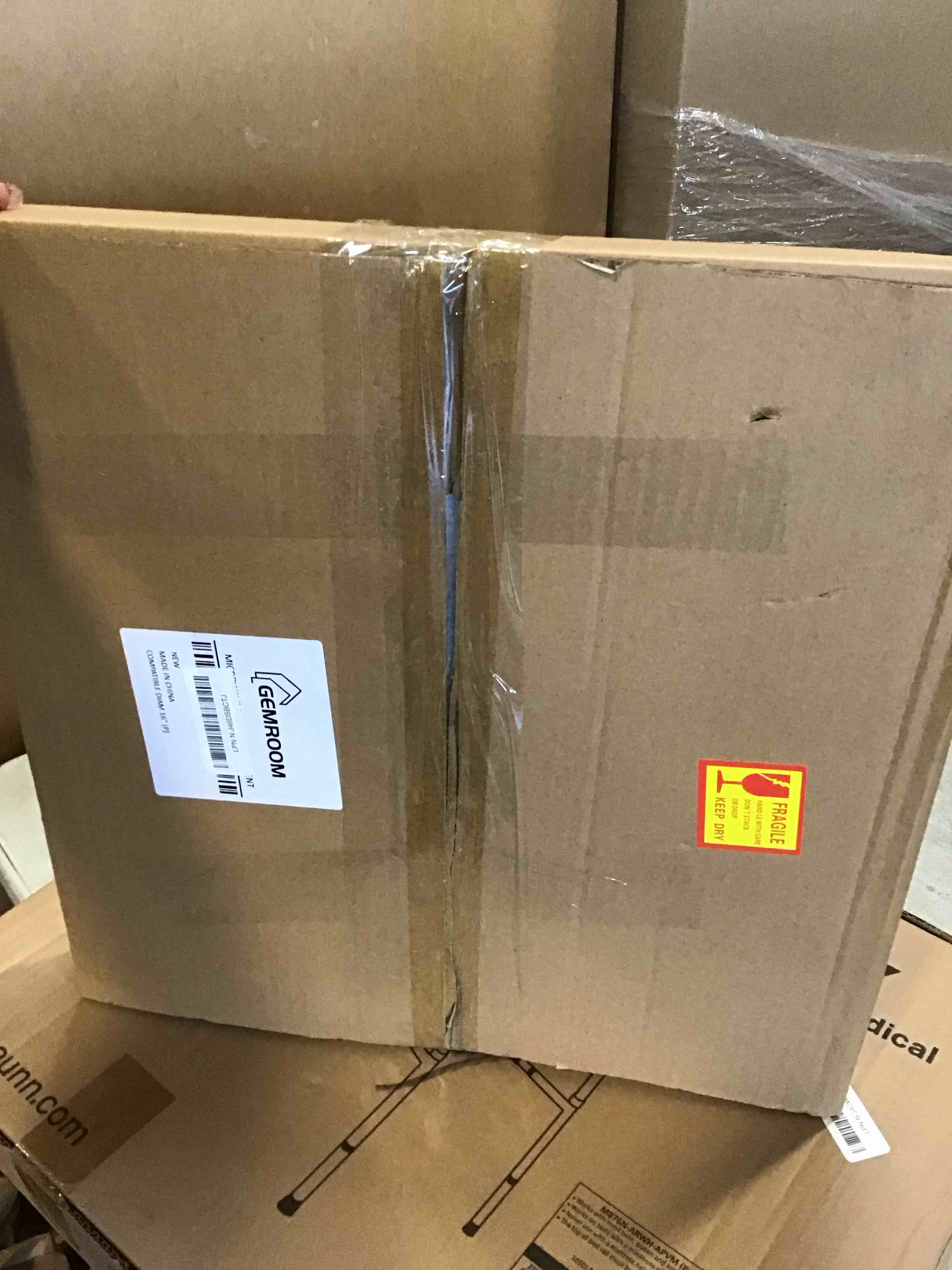 https://s3.amazonaws.com/lotting-images-prod/bidfta/PNK2154953_1737041609610.jpeg