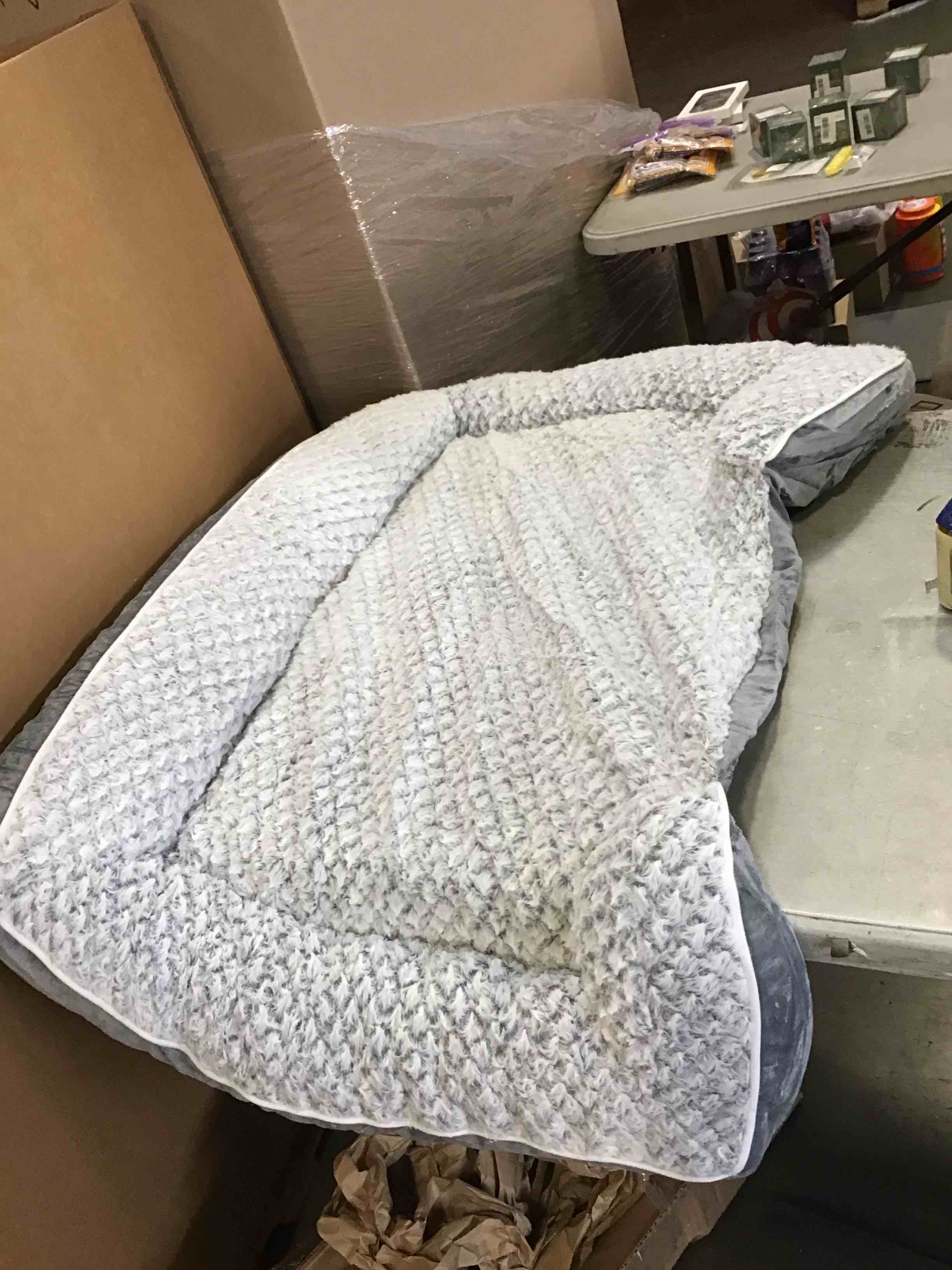 KSIIA Washable Dog Bed Deluxe Plush Dog Crate Beds Comfy Kennel Pad Anti-Slip Pet Sleeping Mat for Large, Jumbo, Medium, Small Dogs Breeds, 35" x 23", Gray