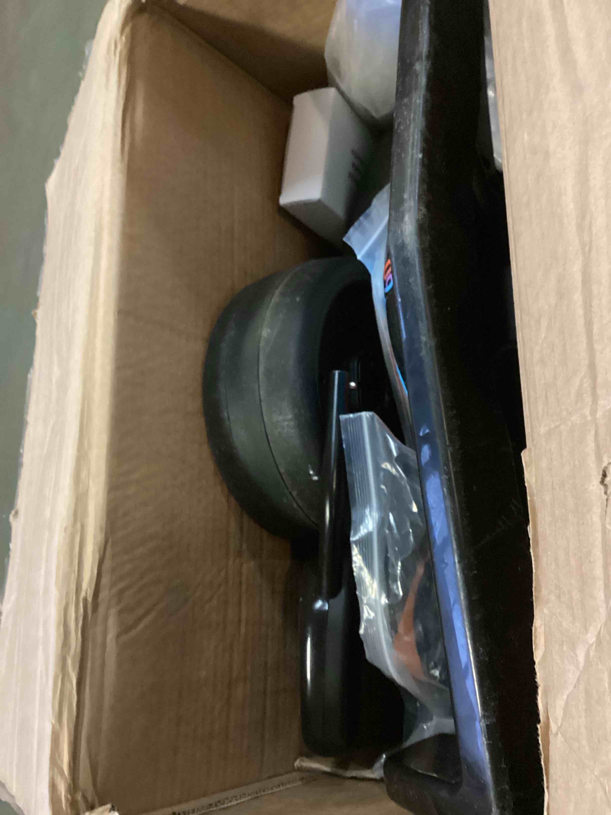 https://s3.amazonaws.com/lotting-images-prod/bidfta/PNK2155465_1737033039333.jpeg