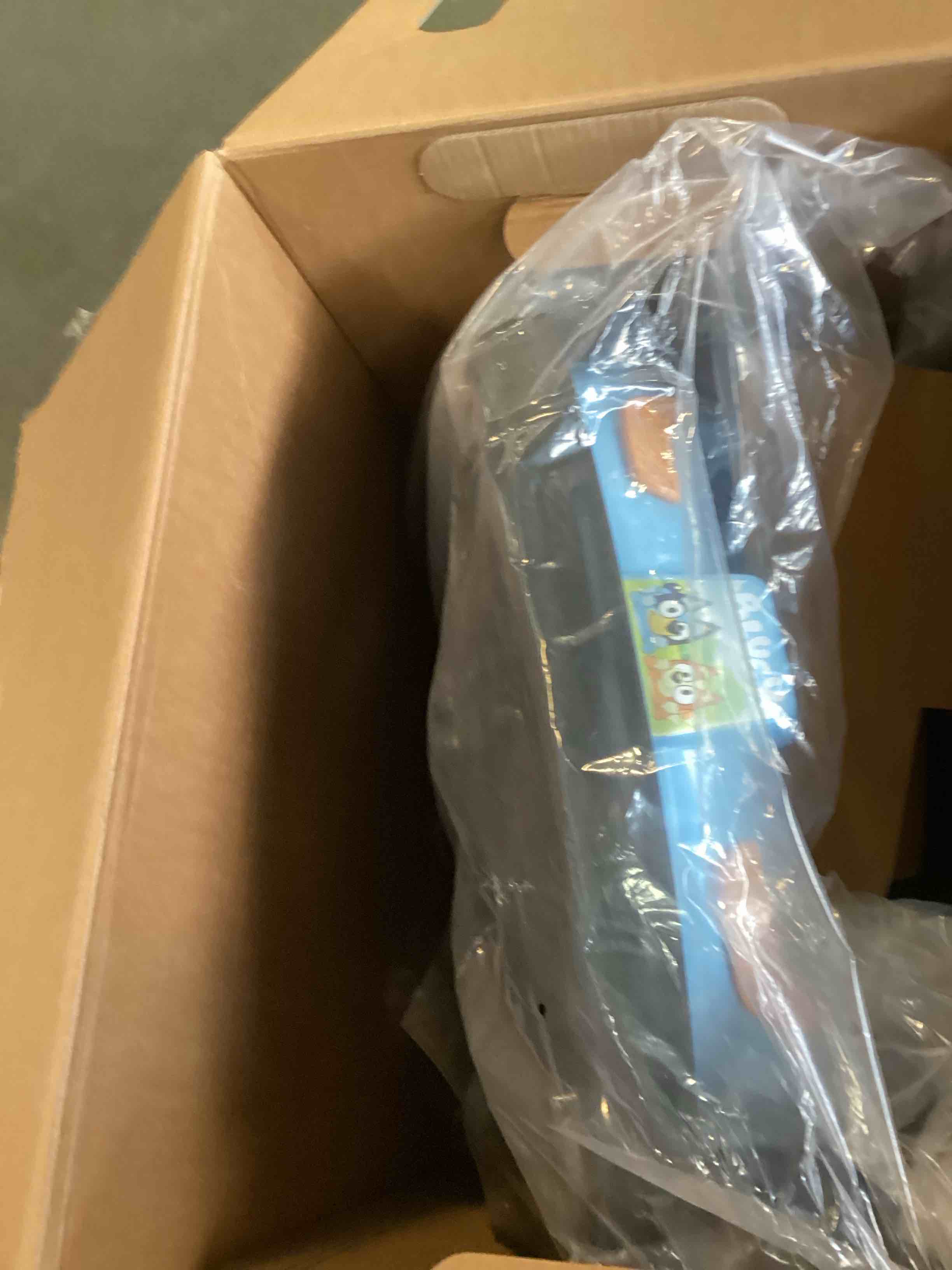 https://s3.amazonaws.com/lotting-images-prod/bidfta/PNK2155473_1737035026800.jpeg