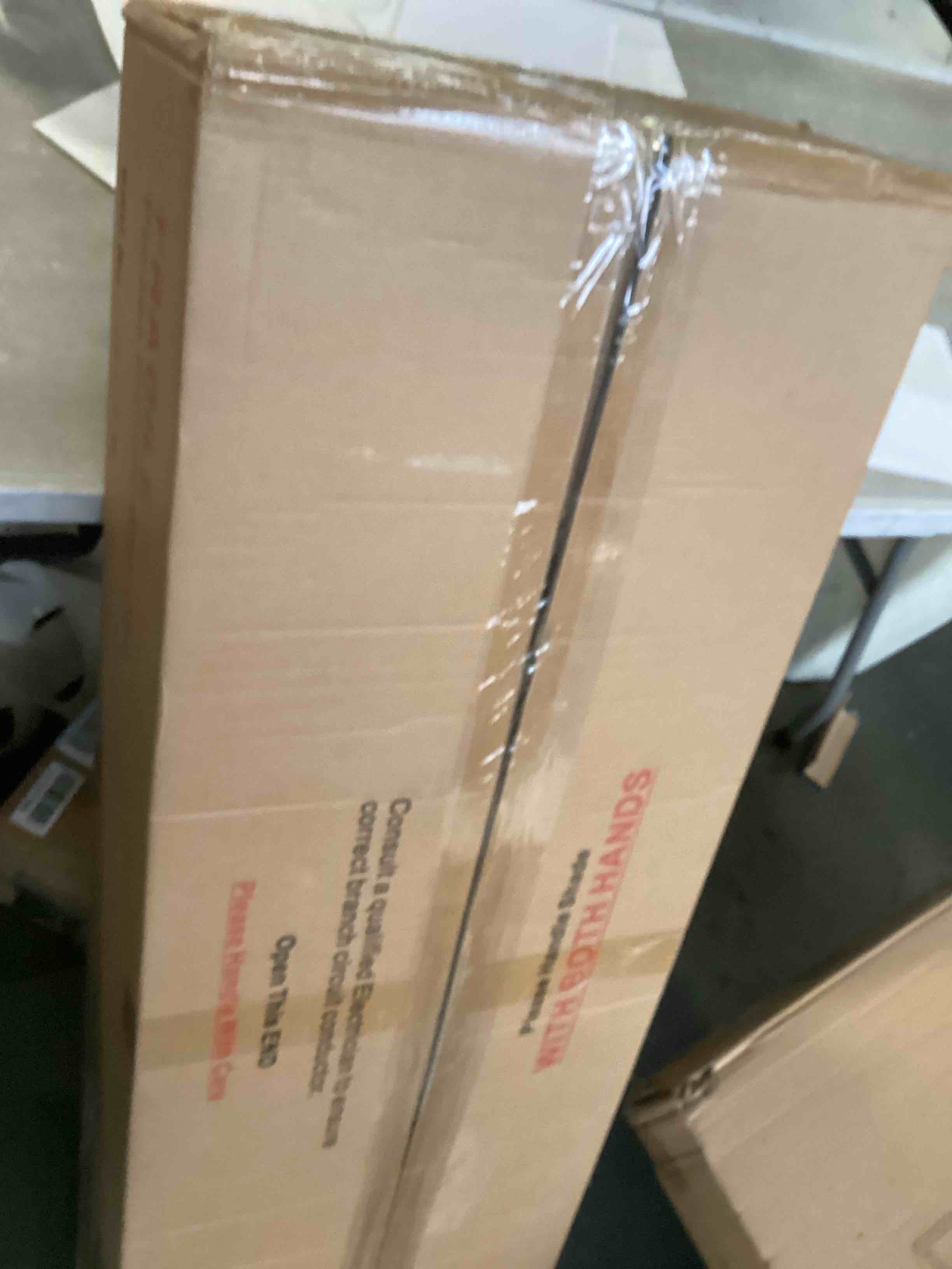 https://s3.amazonaws.com/lotting-images-prod/bidfta/PNK2155577_1737055639621.jpeg