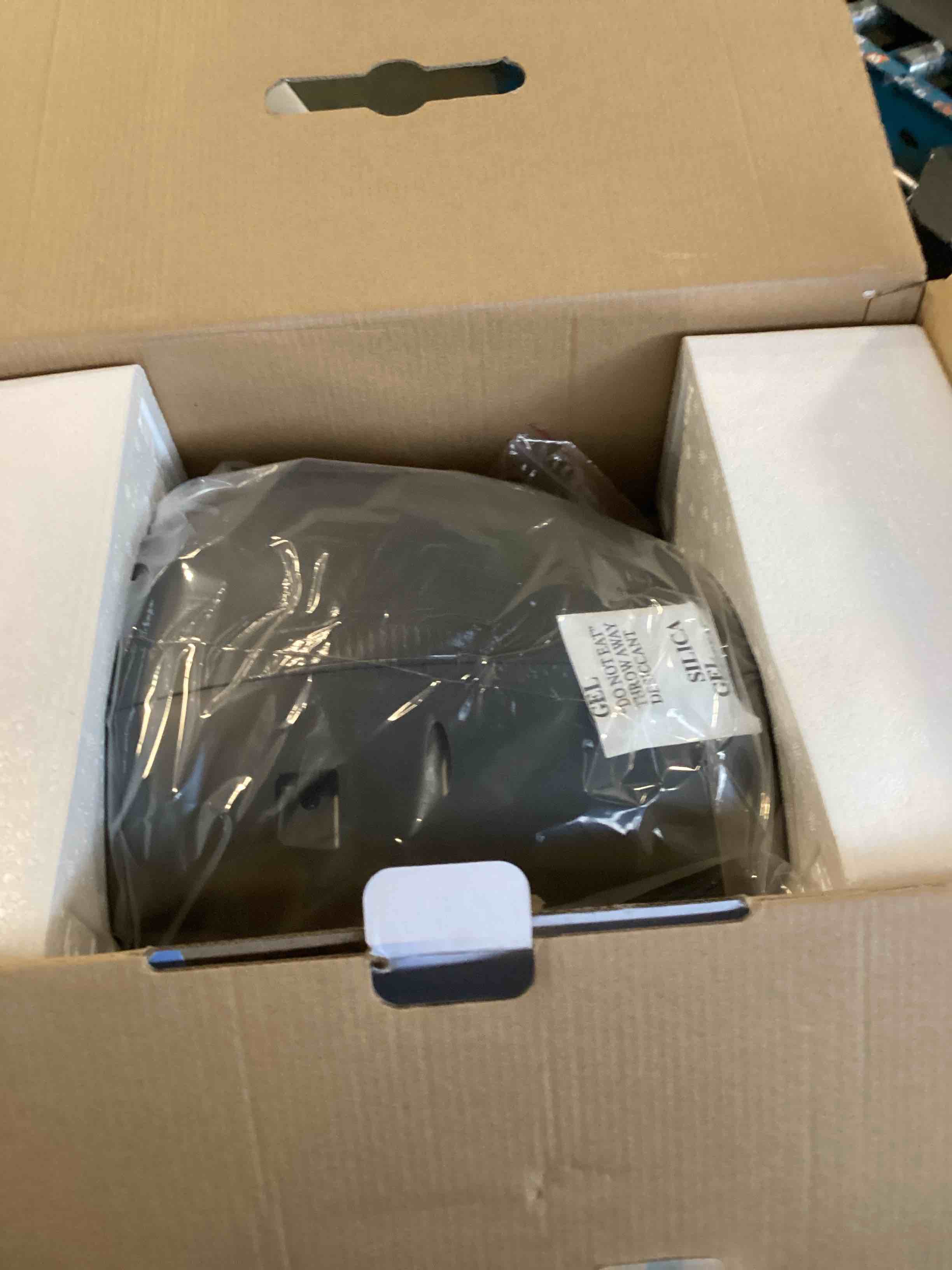 https://s3.amazonaws.com/lotting-images-prod/bidfta/PNK2155669_1737119332804.jpeg
