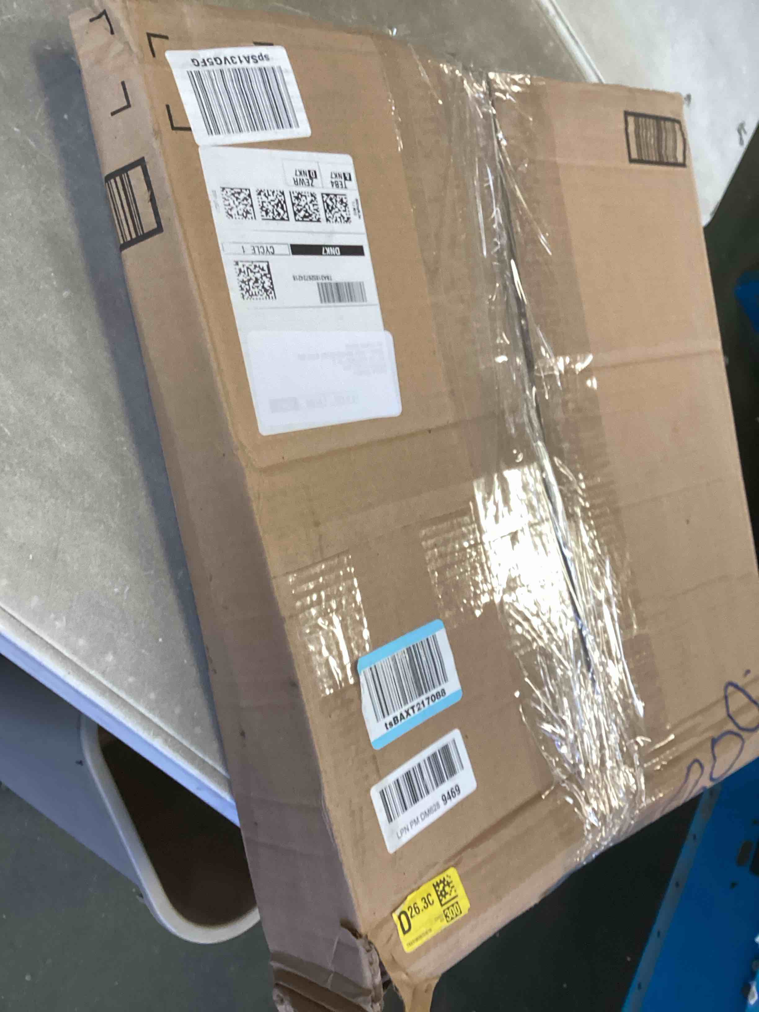 https://s3.amazonaws.com/lotting-images-prod/bidfta/PNK2156087_1737403422754.jpeg