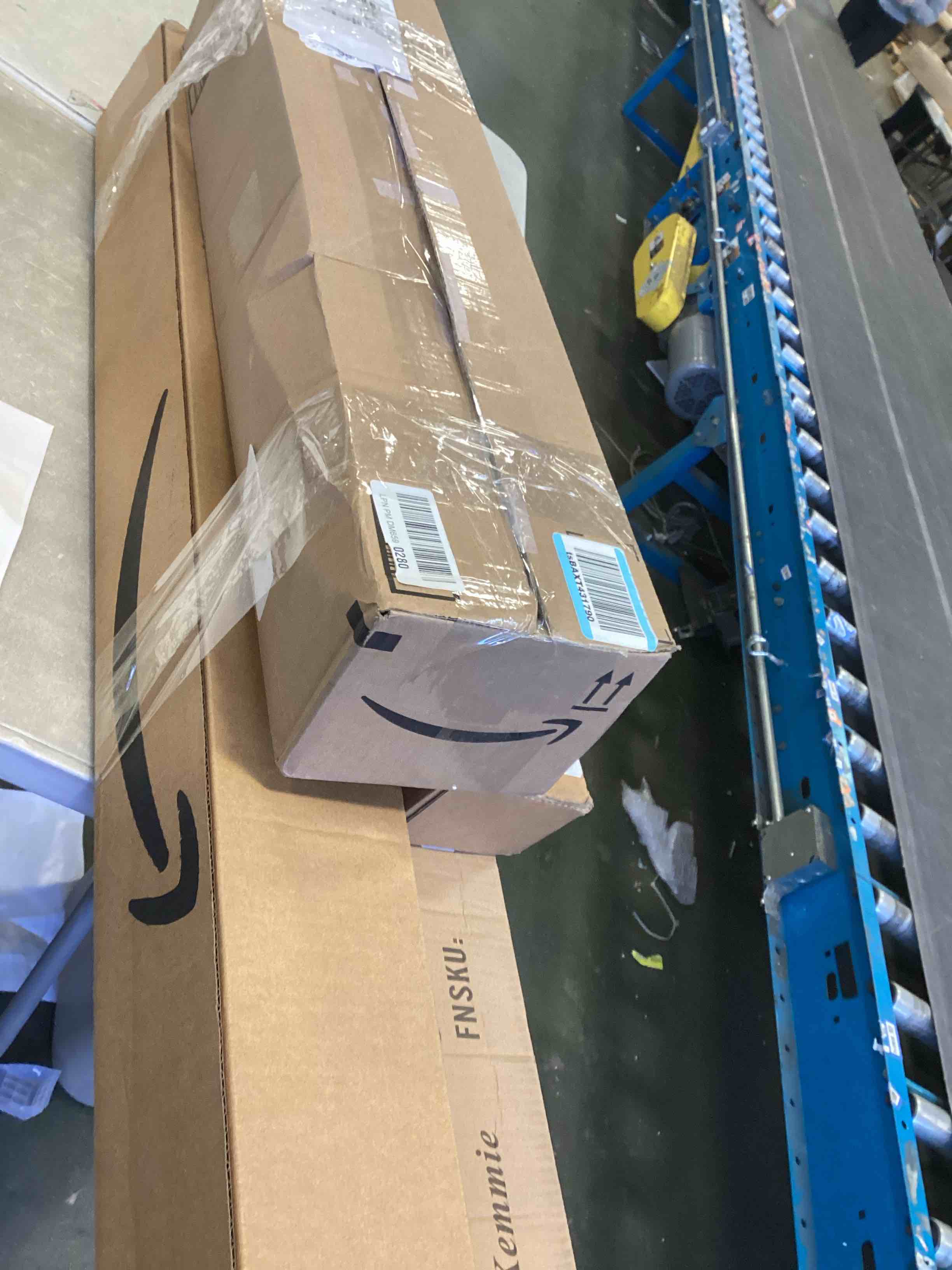 https://s3.amazonaws.com/lotting-images-prod/bidfta/PNK2156118_1737407589285.jpeg