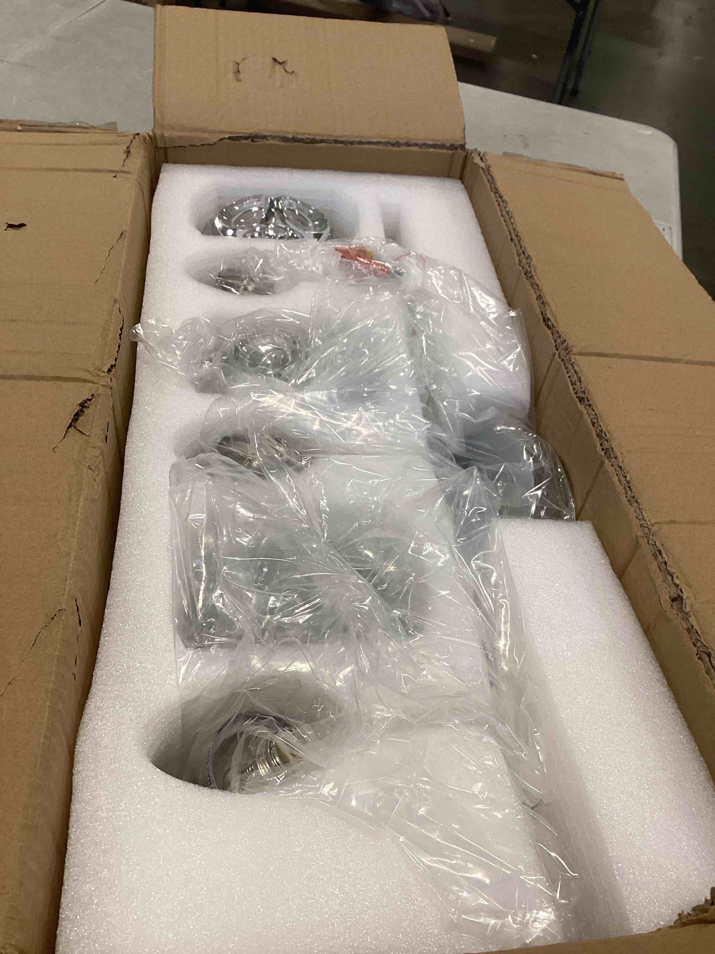 https://s3.amazonaws.com/lotting-images-prod/bidfta/PNK2156152_1737464712353.jpeg