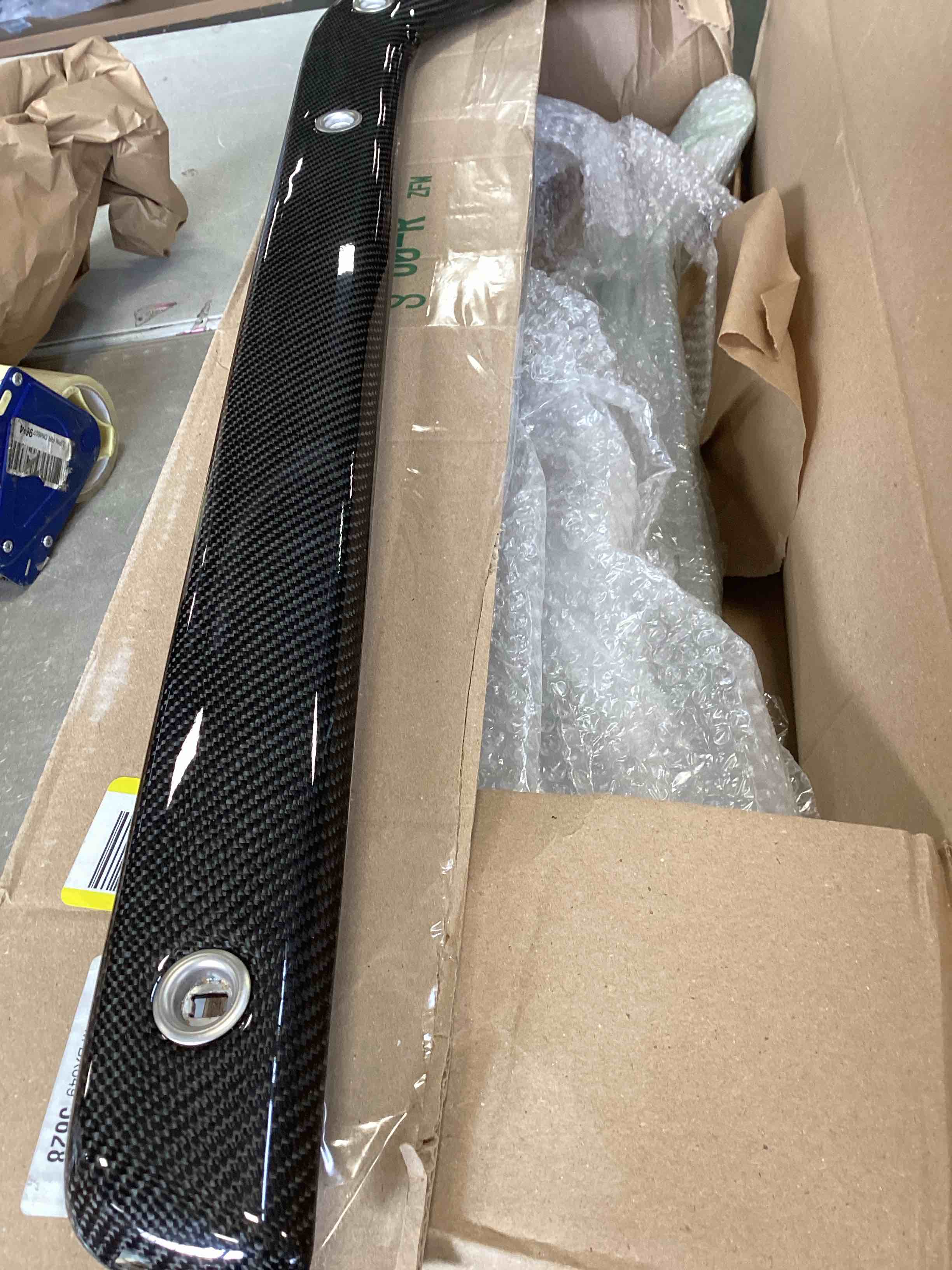 https://s3.amazonaws.com/lotting-images-prod/bidfta/PNK2156296_1737483127077.jpeg