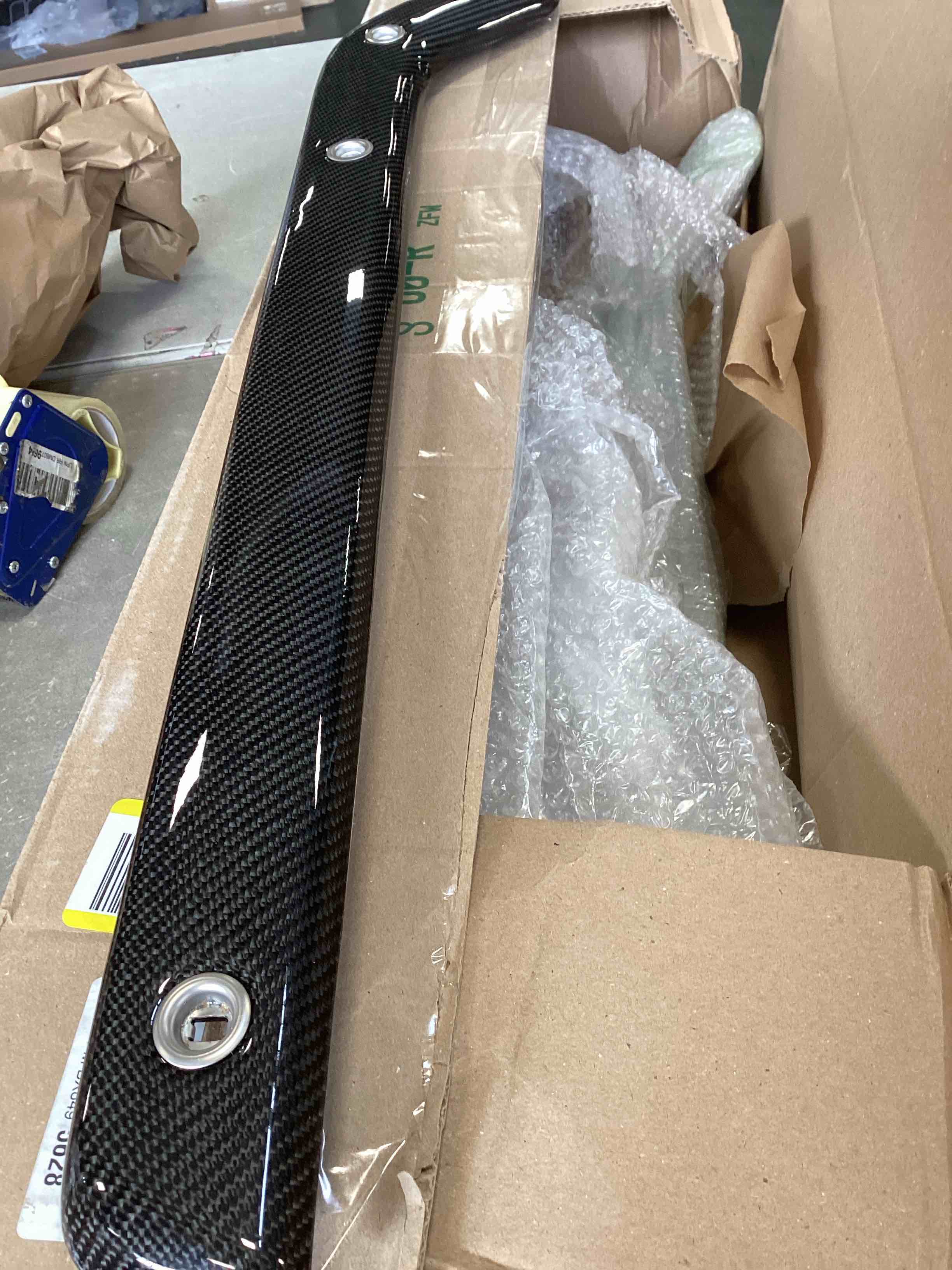 https://s3.amazonaws.com/lotting-images-prod/bidfta/PNK2156296_1737483128019.jpeg