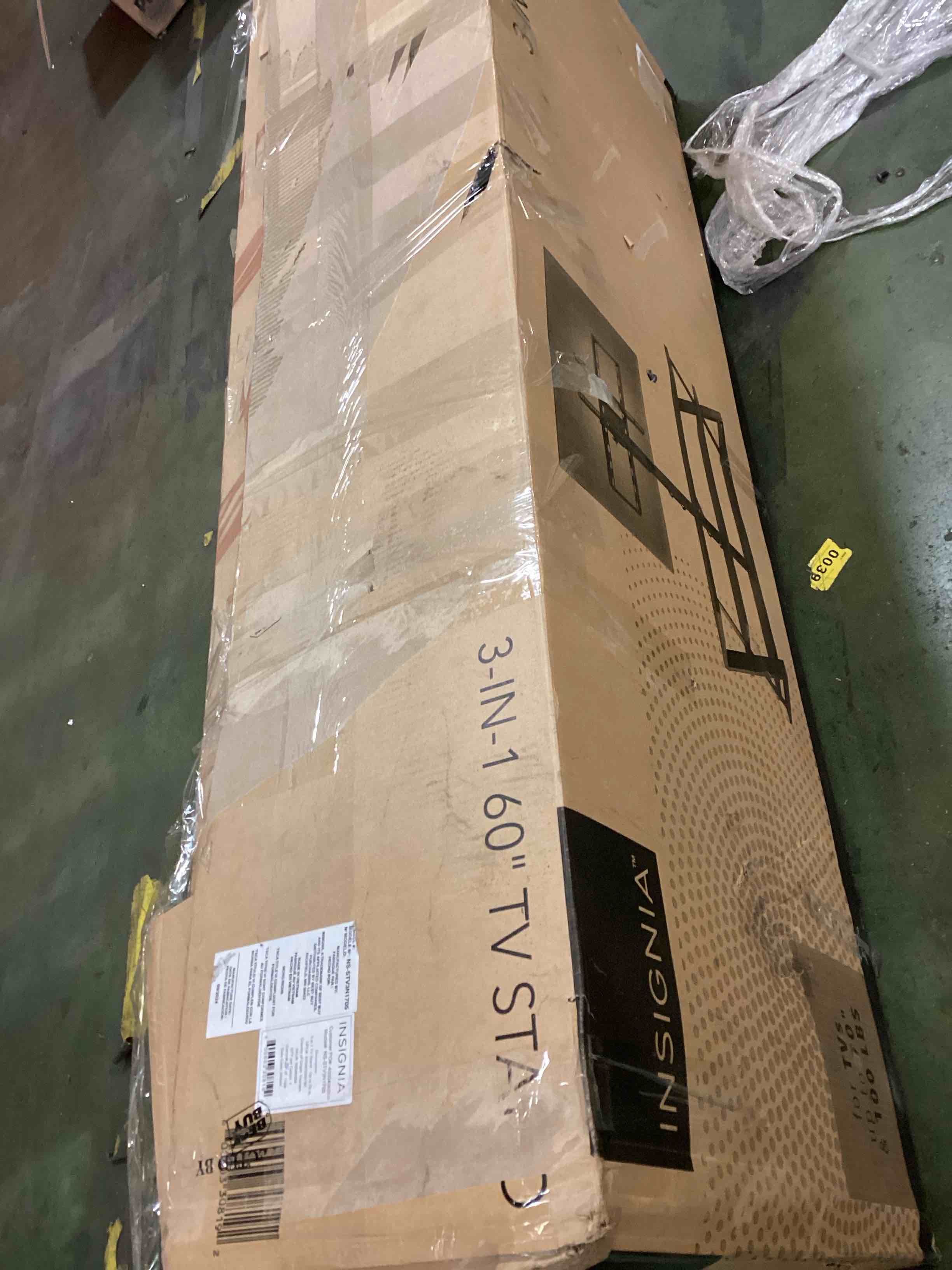 https://s3.amazonaws.com/lotting-images-prod/bidfta/PNK2156493_1737643947780.jpeg