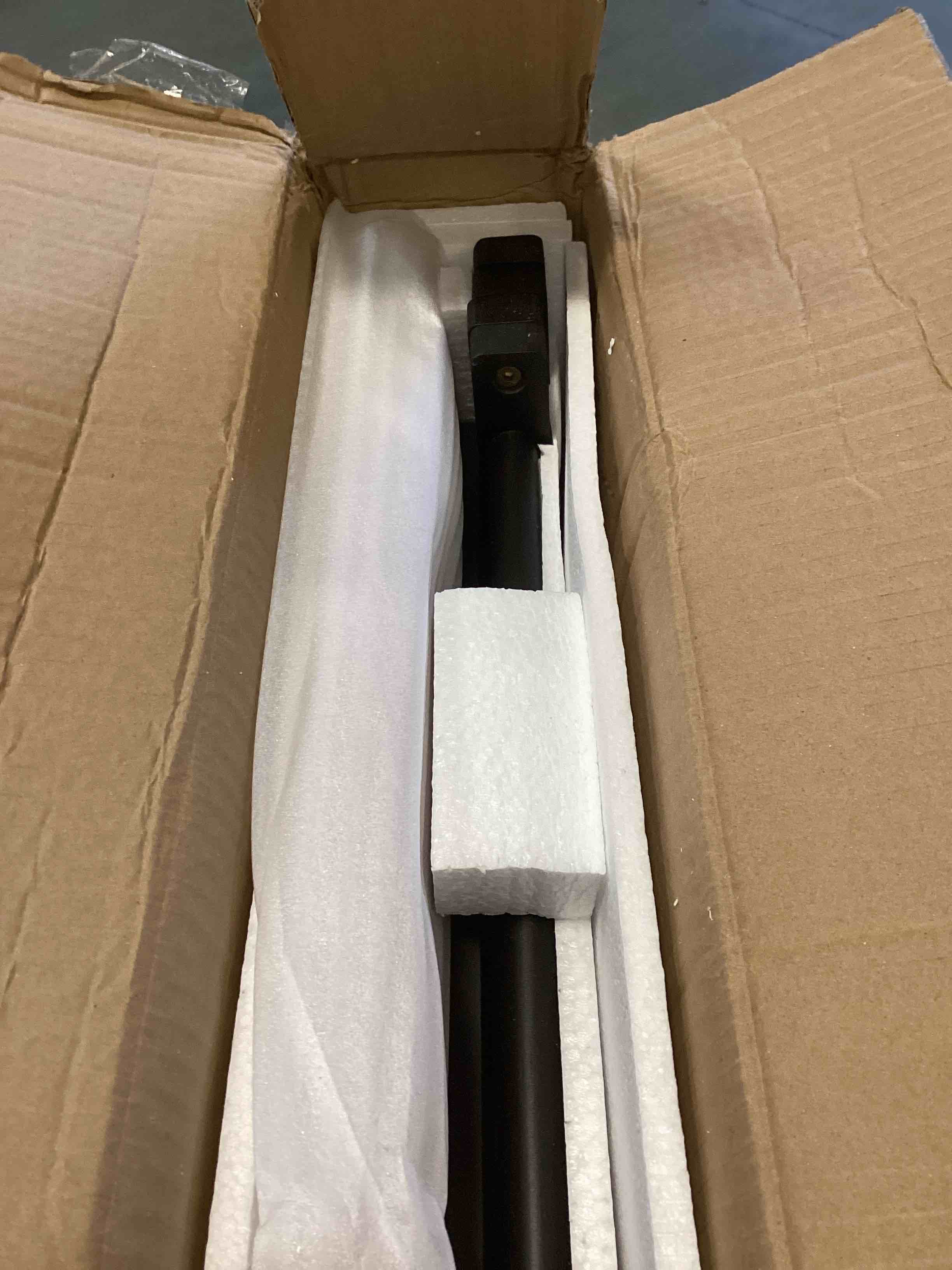 https://s3.amazonaws.com/lotting-images-prod/bidfta/PNK2156704_1737743120980.jpeg