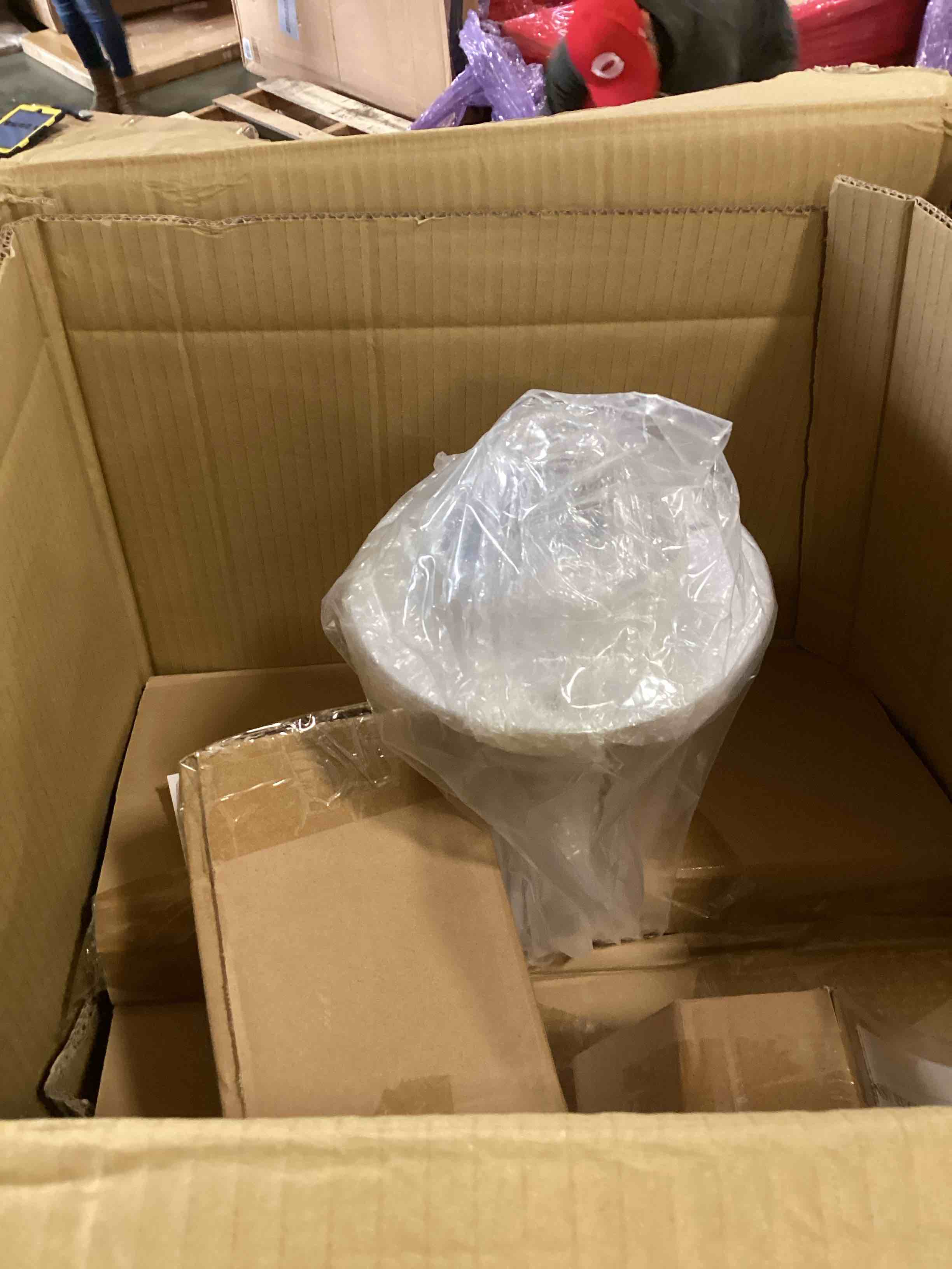https://s3.amazonaws.com/lotting-images-prod/bidfta/PNK2157660_1738255333633.jpeg