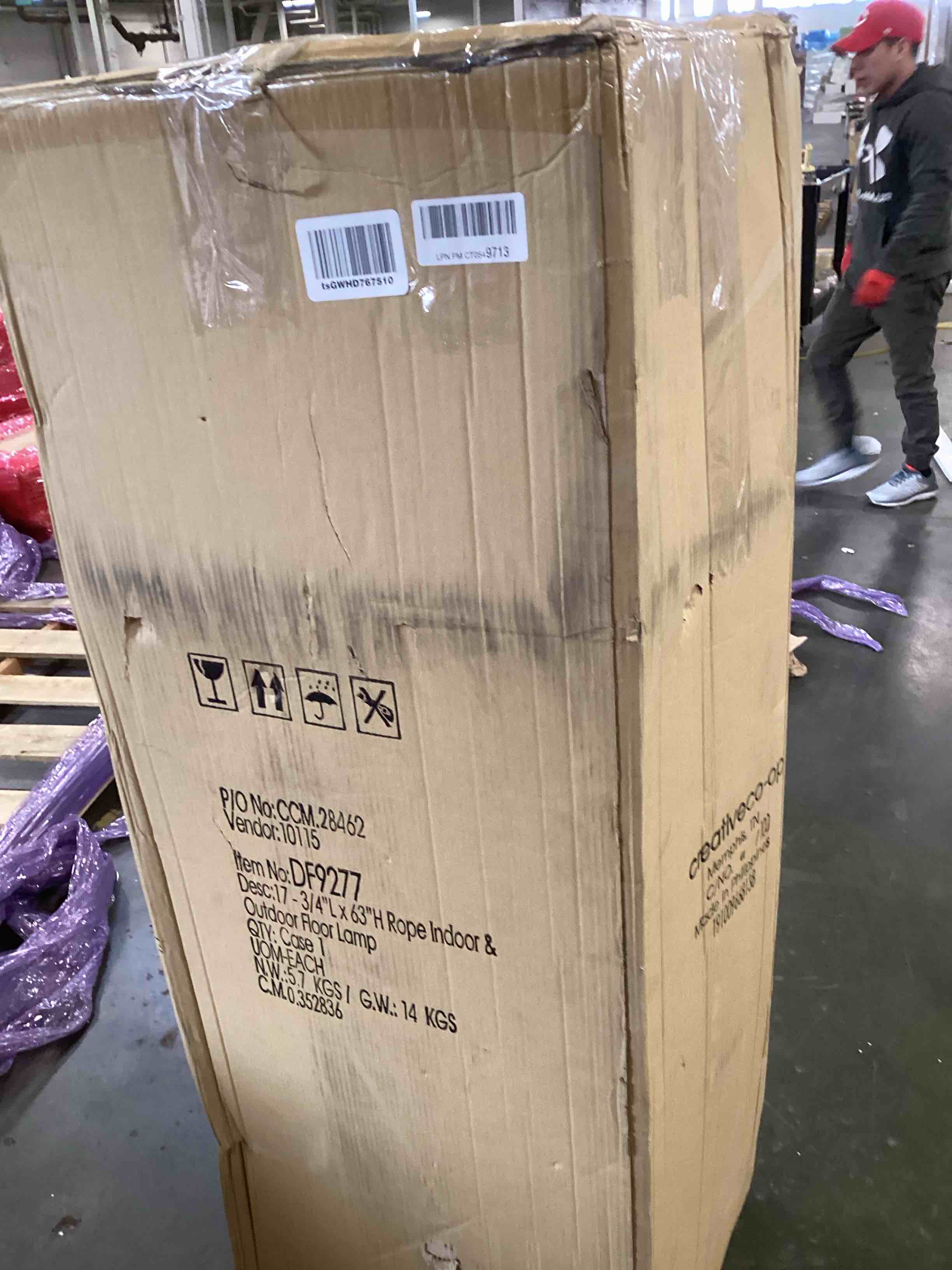 https://s3.amazonaws.com/lotting-images-prod/bidfta/PNK2157660_1738255368540.jpeg