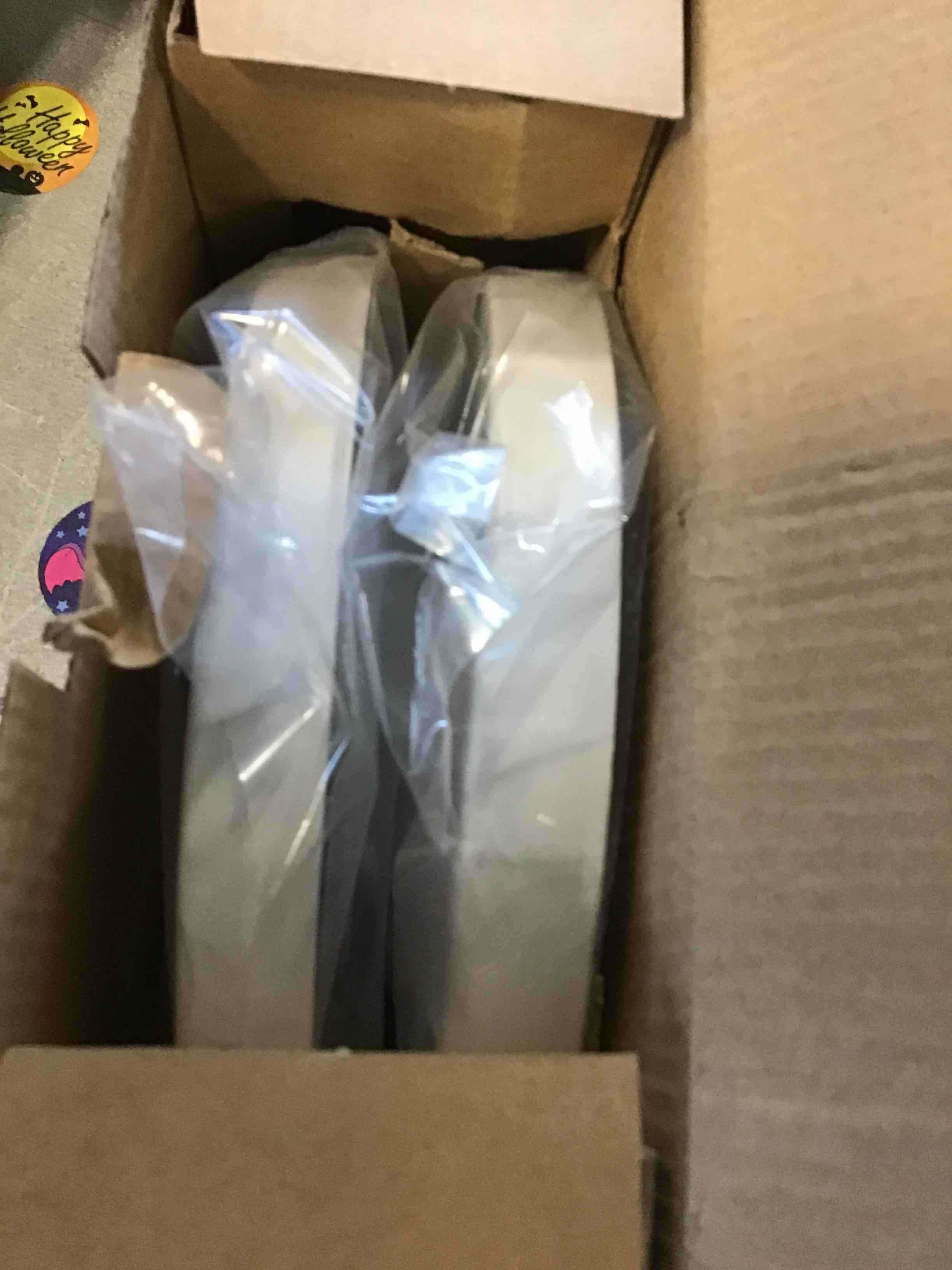 https://s3.amazonaws.com/lotting-images-prod/bidfta/PNK2158653_1736003751635.jpeg