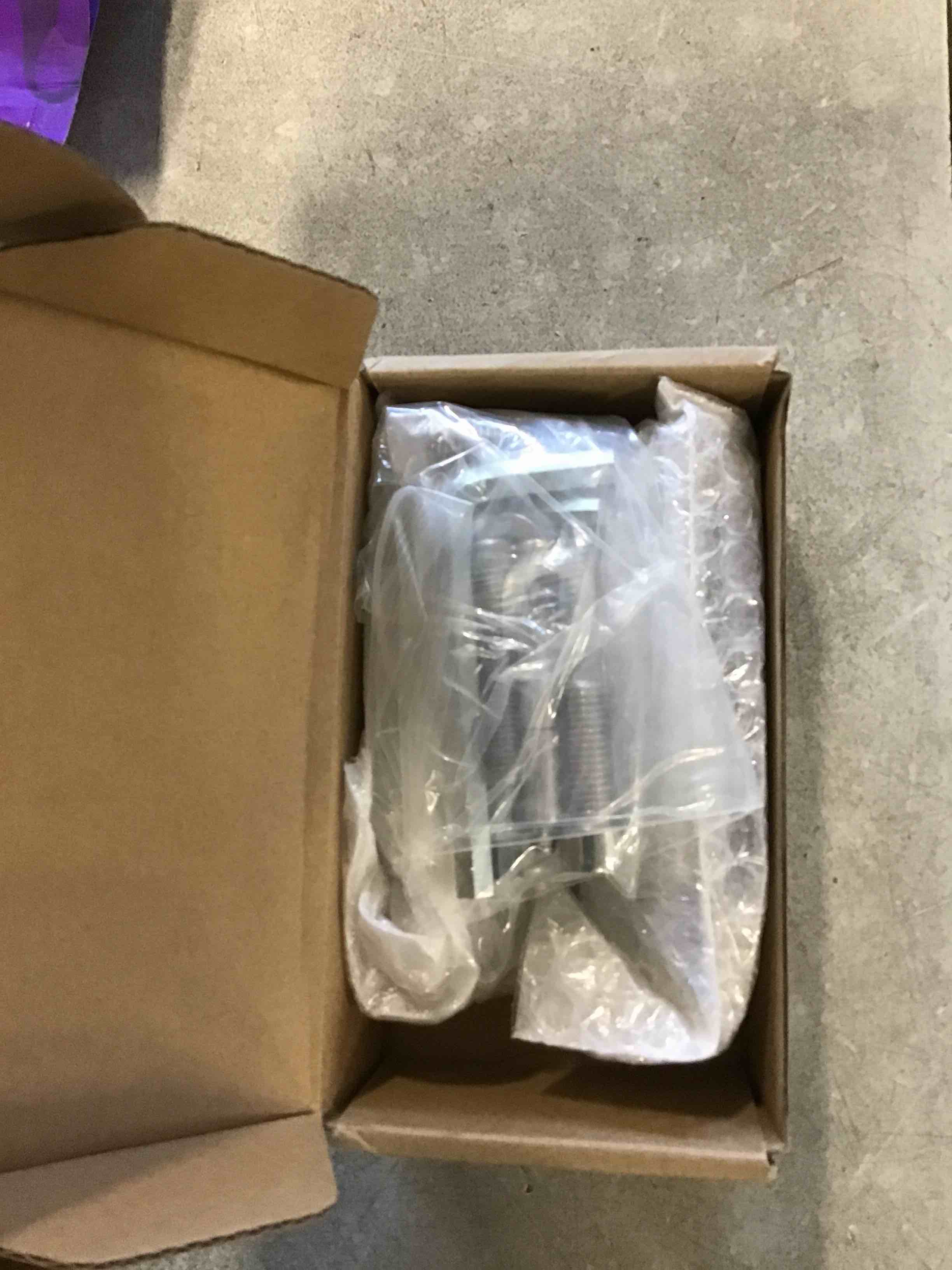 https://s3.amazonaws.com/lotting-images-prod/bidfta/PNK2158694_1736008644113.jpeg