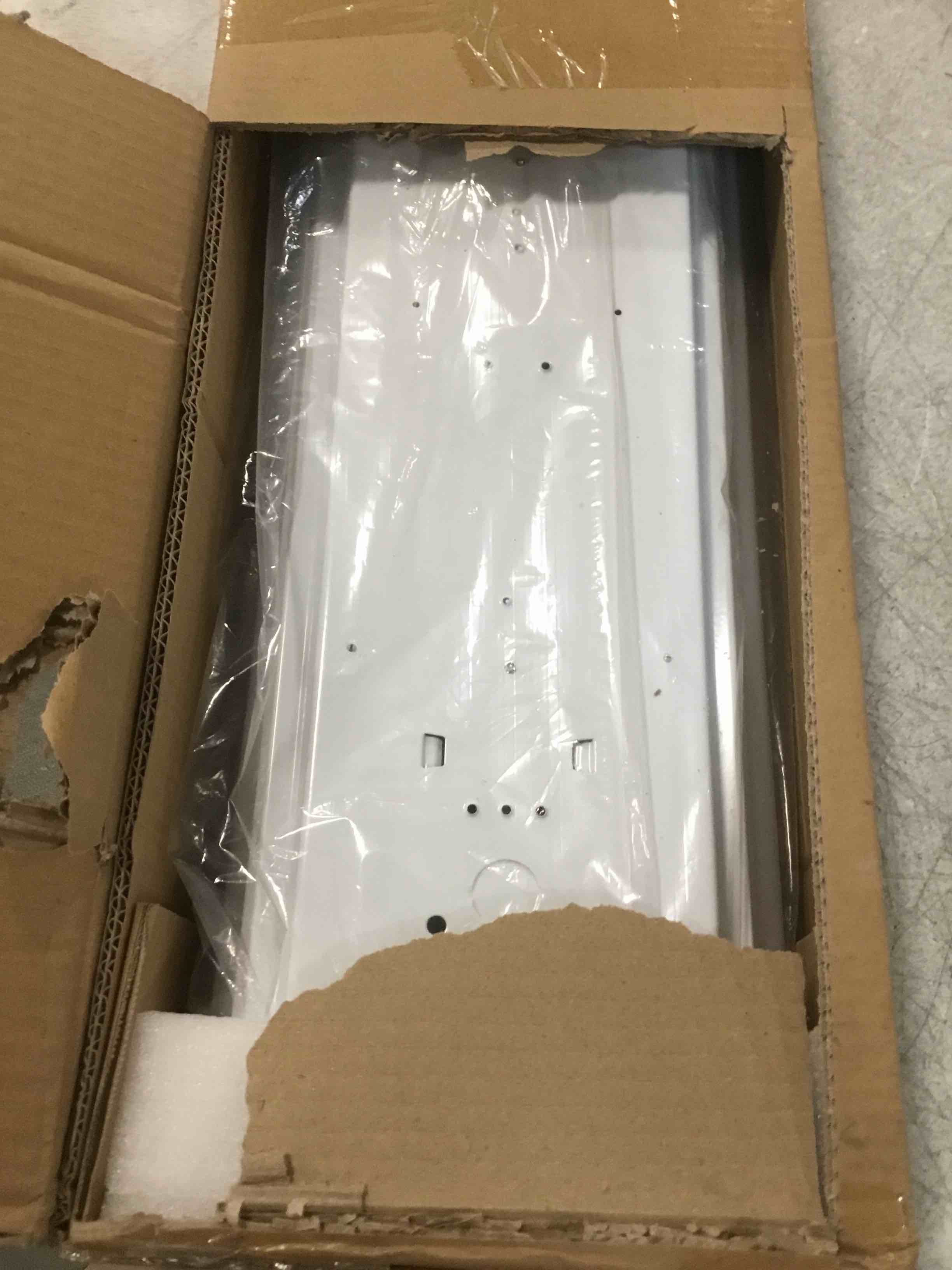 https://s3.amazonaws.com/lotting-images-prod/bidfta/PNK2167220_1737059825669.jpeg