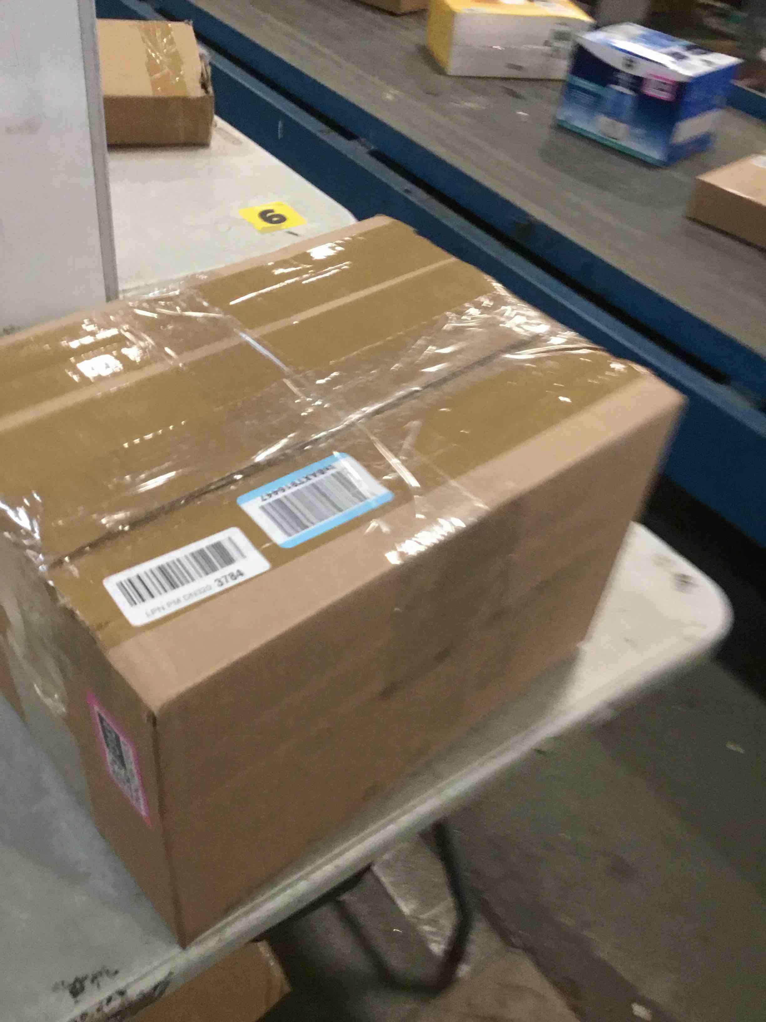 https://s3.amazonaws.com/lotting-images-prod/bidfta/PNK2167313_1737123553832.jpeg
