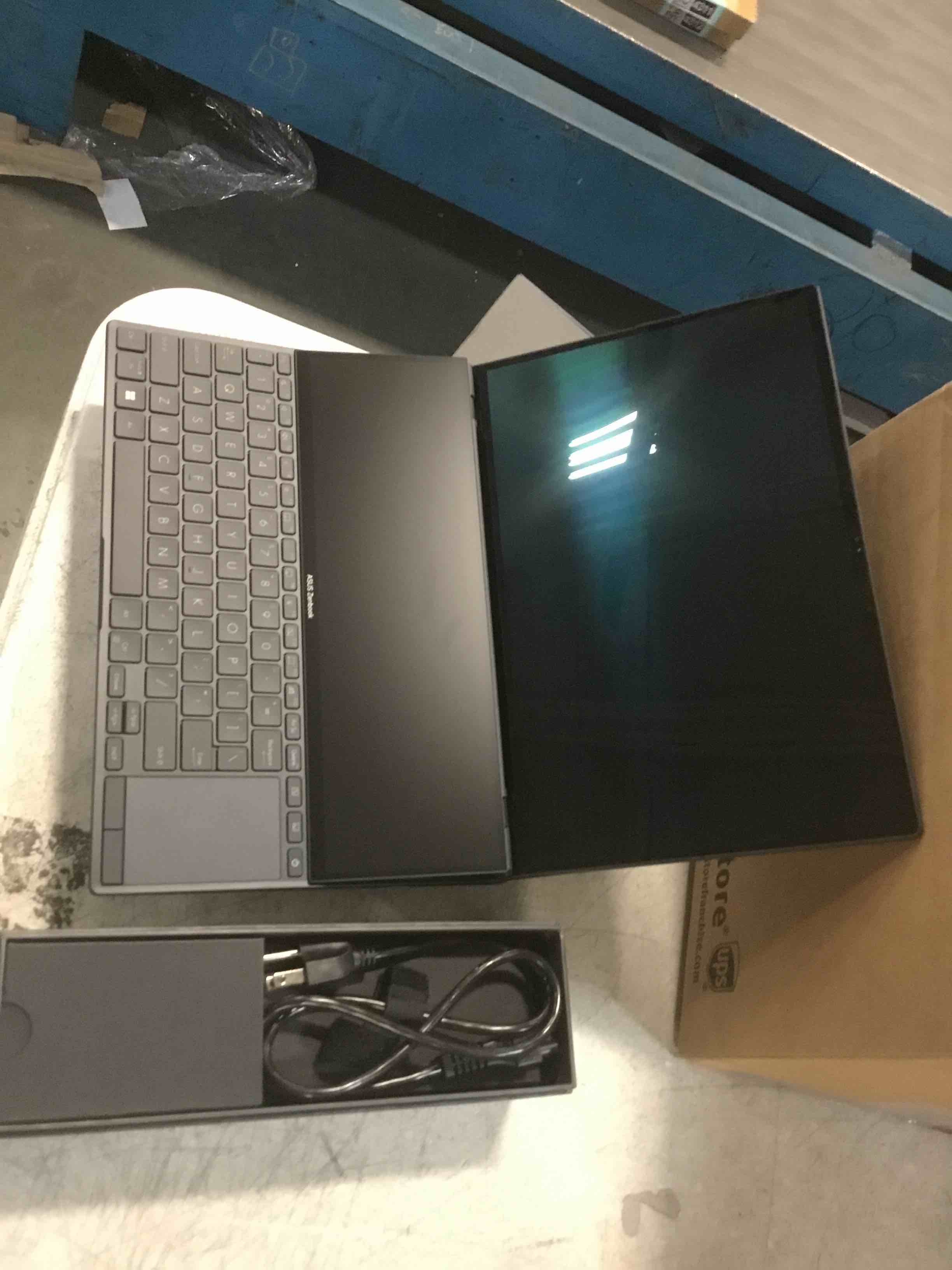 https://s3.amazonaws.com/lotting-images-prod/bidfta/PNK2167811_1737401794430.jpeg