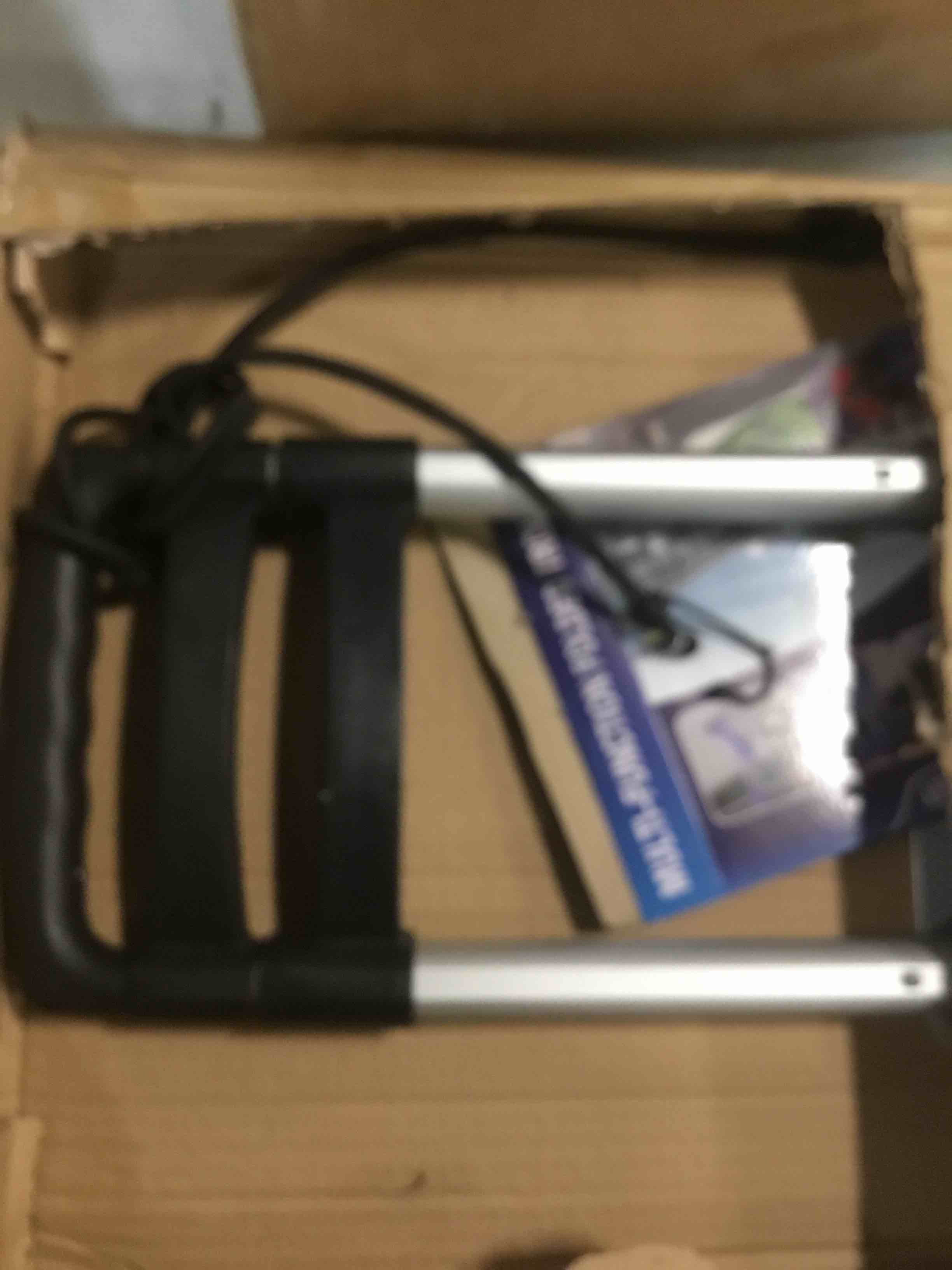 https://s3.amazonaws.com/lotting-images-prod/bidfta/PNK2167961_1737468148639.jpeg