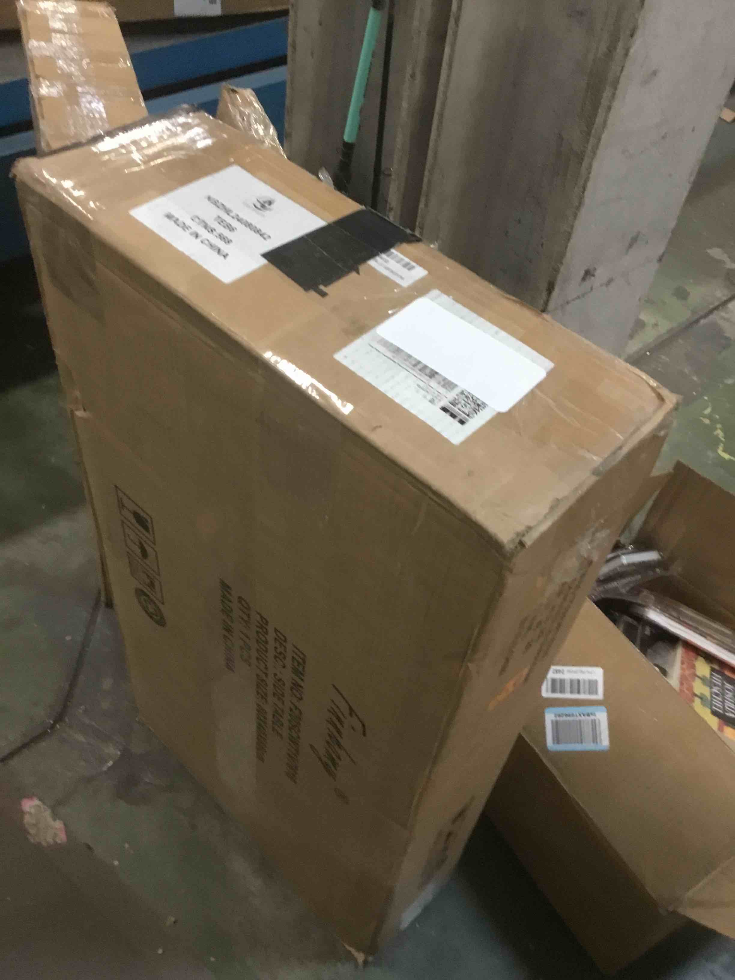 https://s3.amazonaws.com/lotting-images-prod/bidfta/PNK2167979_1737469670811.jpeg