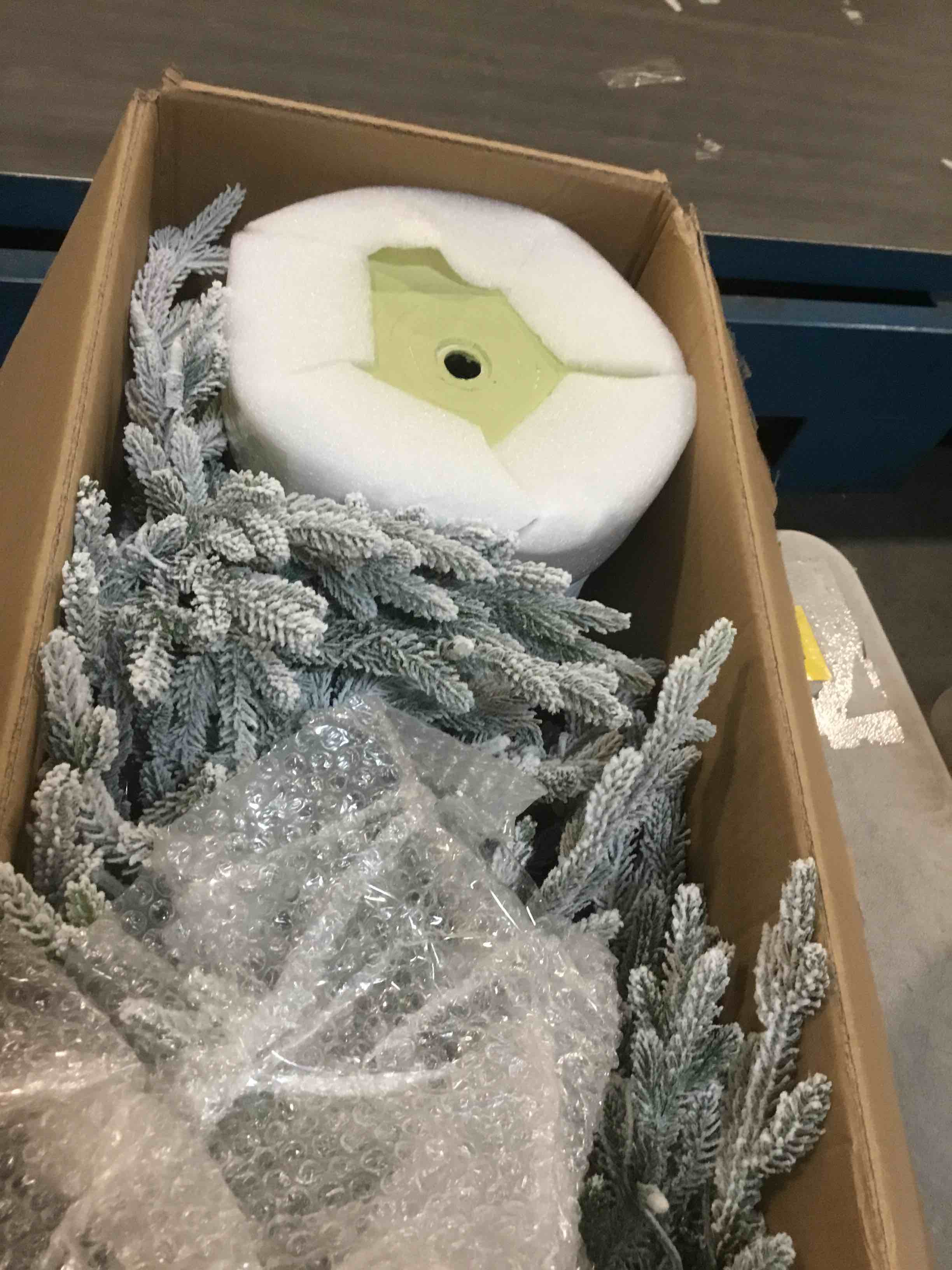 https://s3.amazonaws.com/lotting-images-prod/bidfta/PNK2168164_1737550184006.jpeg