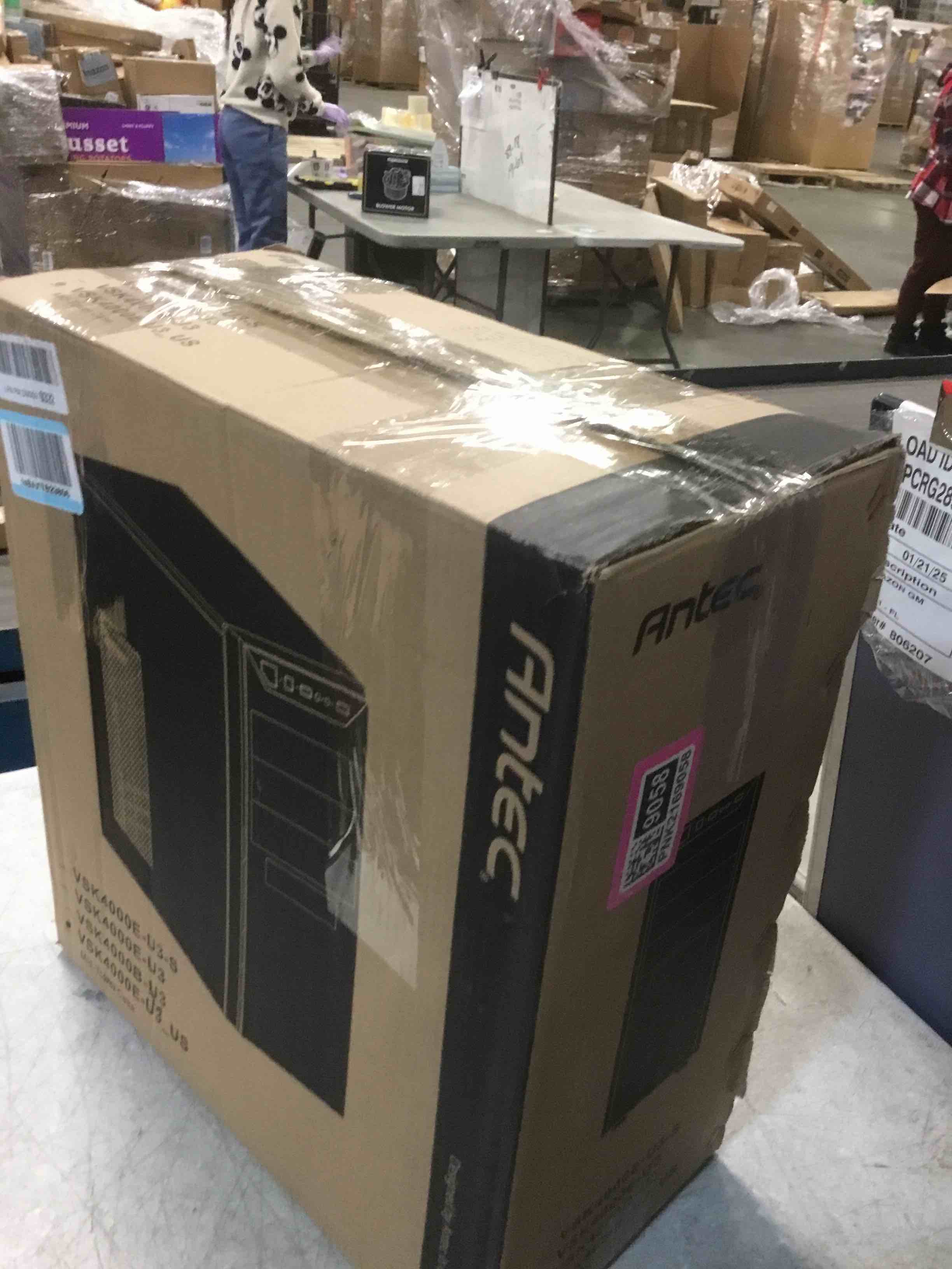 https://s3.amazonaws.com/lotting-images-prod/bidfta/PNK2169058_1737721858725.jpeg