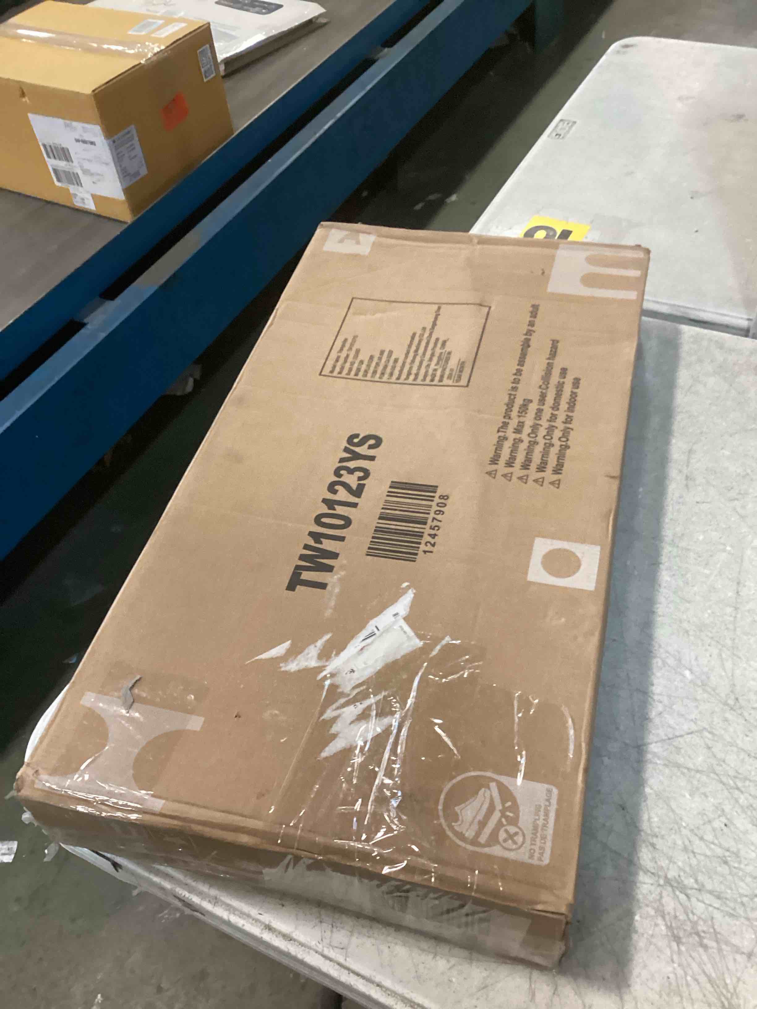 https://s3.amazonaws.com/lotting-images-prod/bidfta/PNK2169273_1737988564495.jpeg
