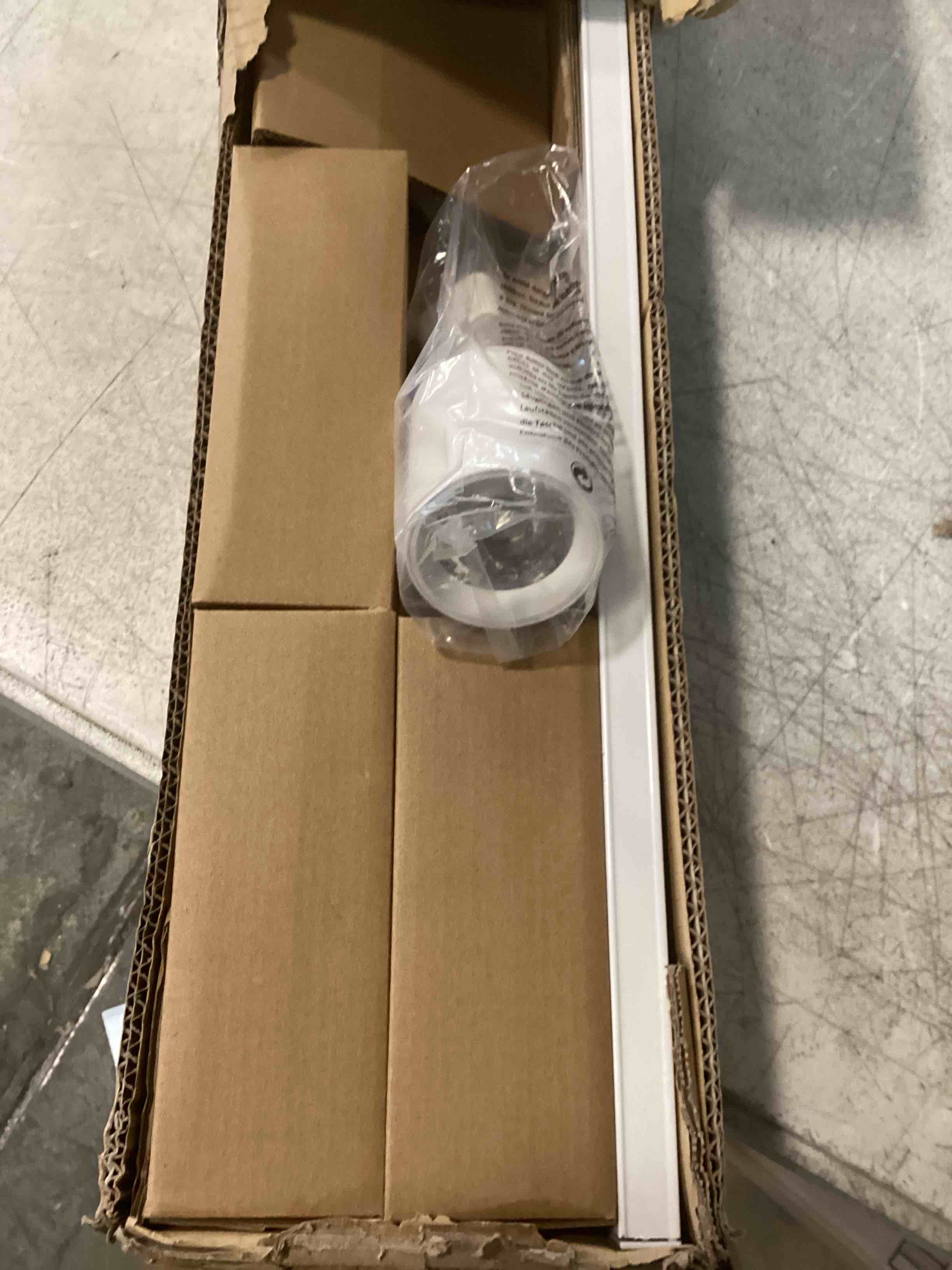 https://s3.amazonaws.com/lotting-images-prod/bidfta/PNK2169440_1738010748346.jpeg