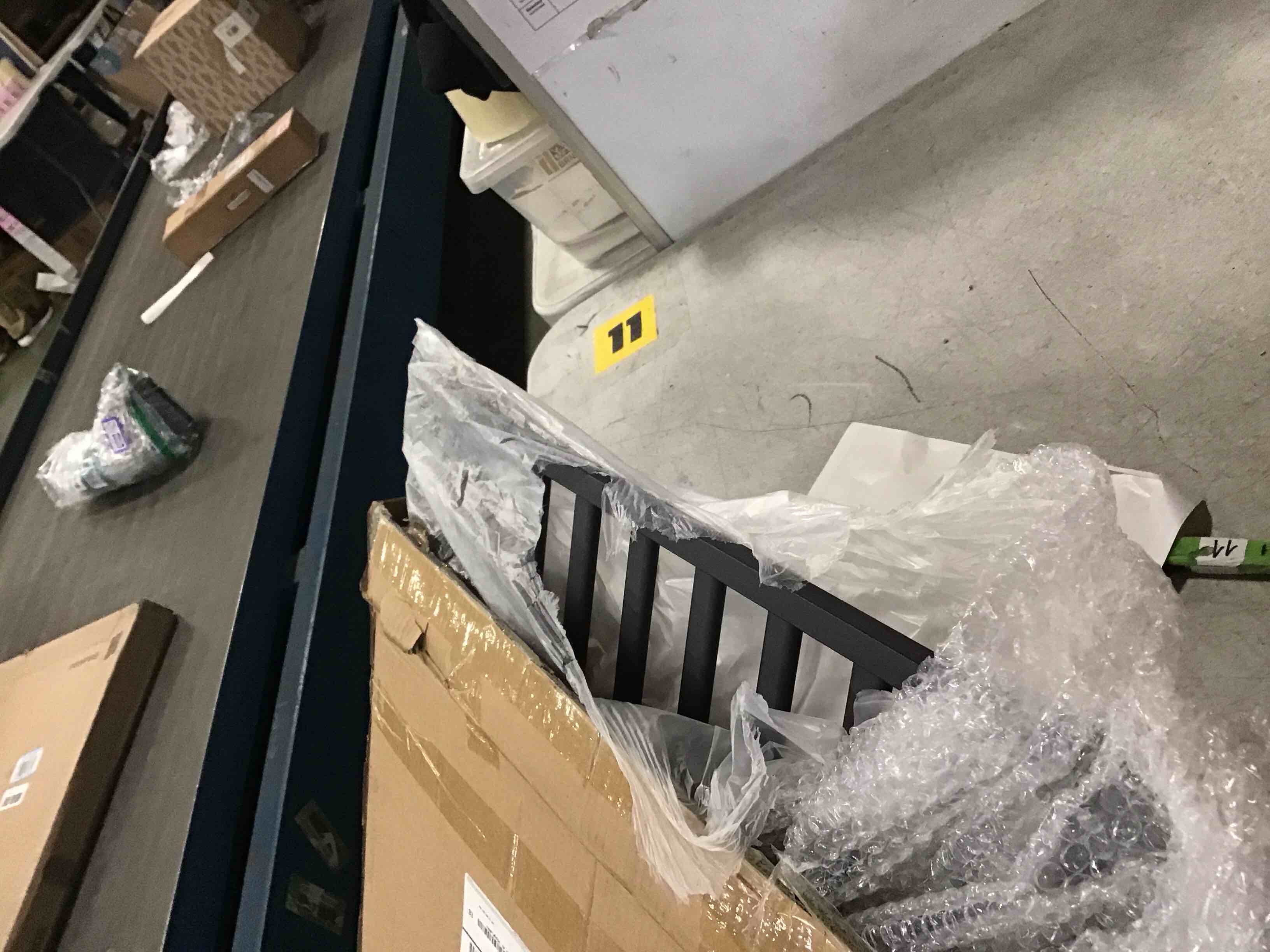 https://s3.amazonaws.com/lotting-images-prod/bidfta/PNK2169514_1738684870040.jpeg