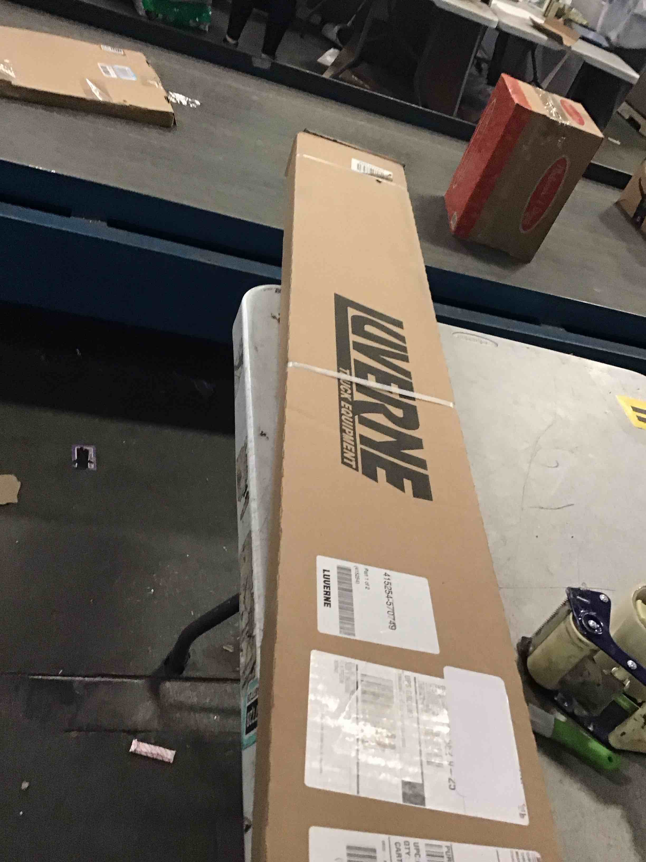 https://s3.amazonaws.com/lotting-images-prod/bidfta/PNK2169552_1738694030776.jpeg