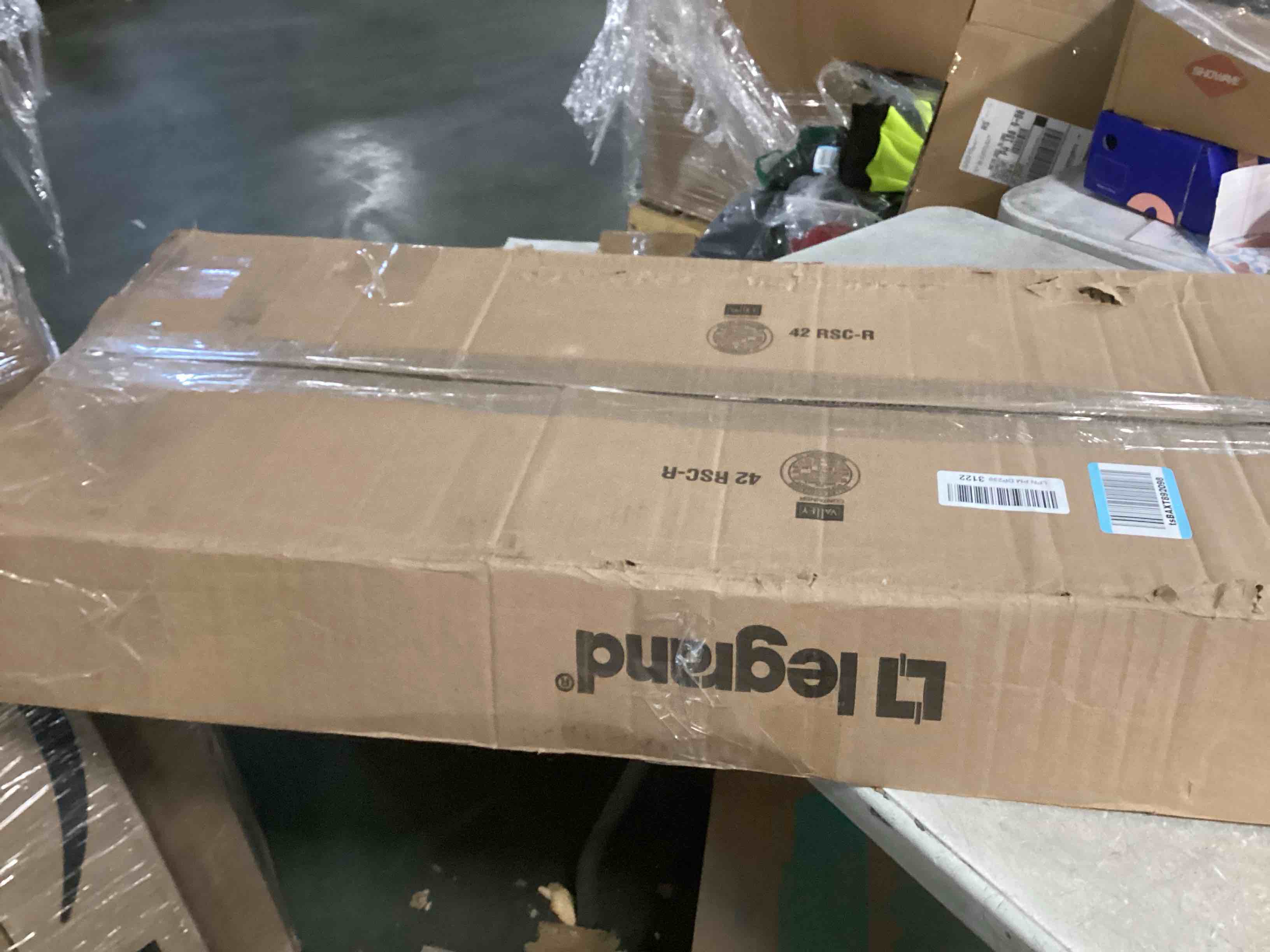 https://s3.amazonaws.com/lotting-images-prod/bidfta/PNK2169606_1738781532263.jpeg