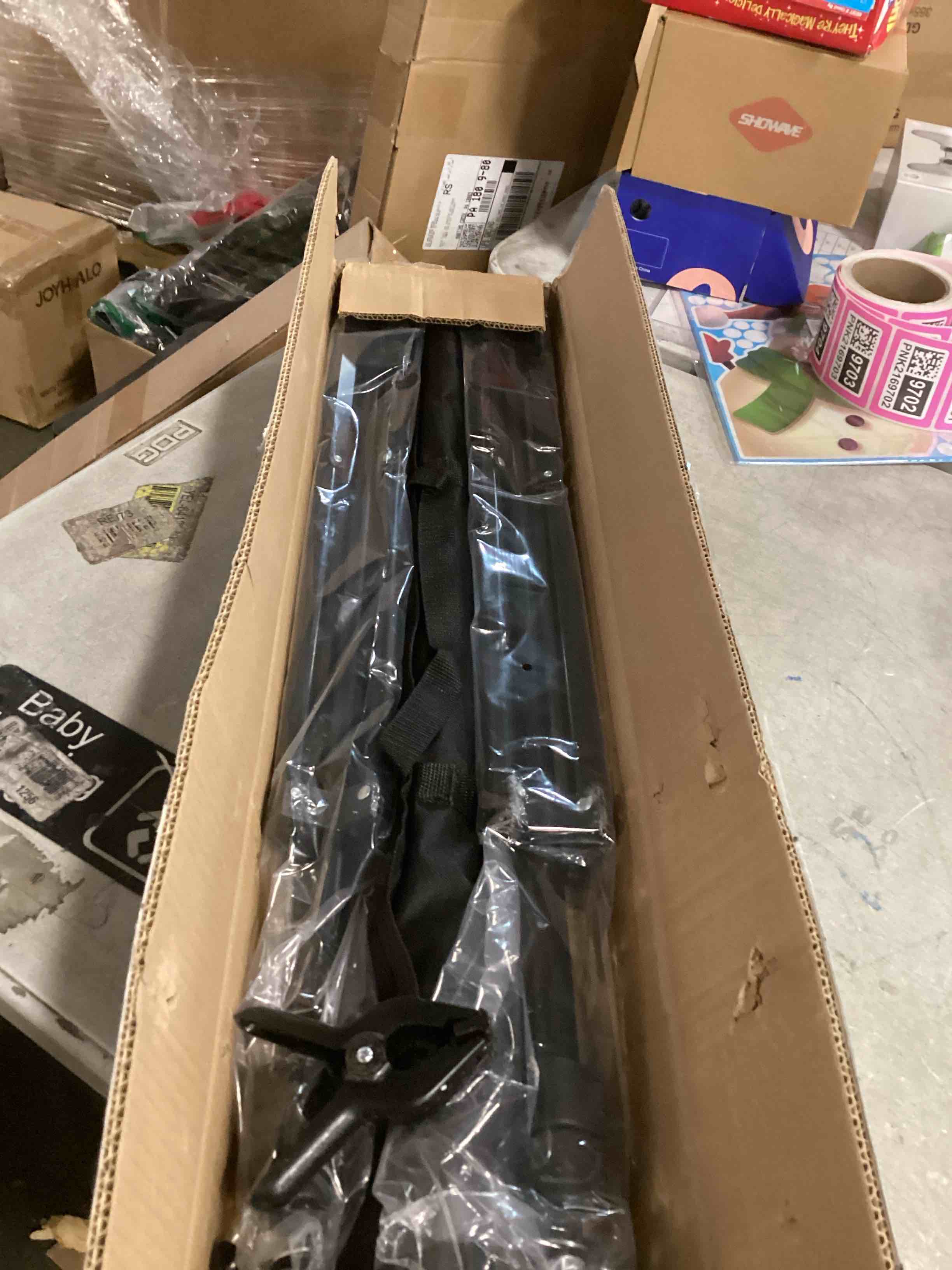 https://s3.amazonaws.com/lotting-images-prod/bidfta/PNK2169668_1738774653235.jpeg