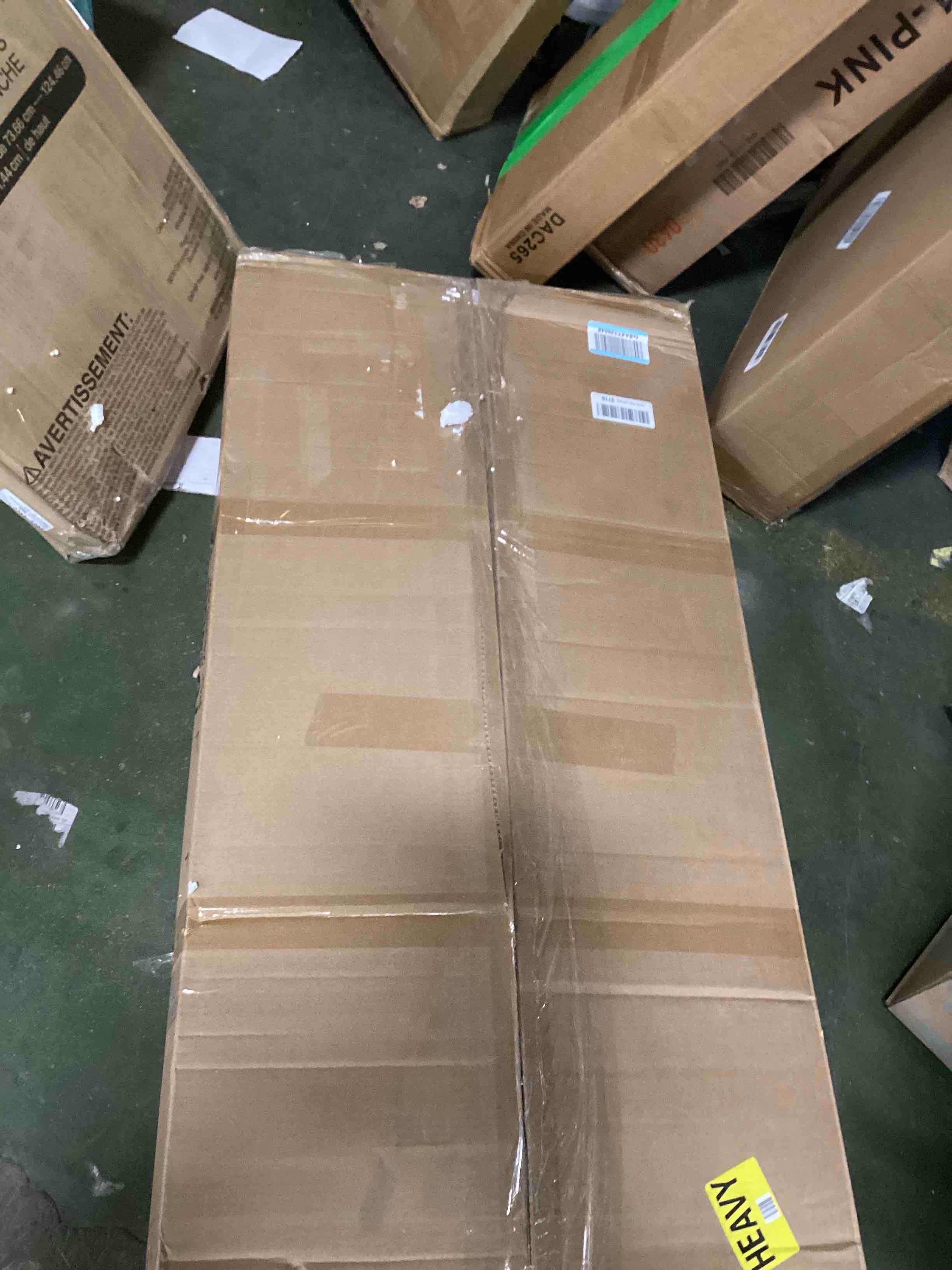 https://s3.amazonaws.com/lotting-images-prod/bidfta/PNK2169719_1738784503187.jpeg