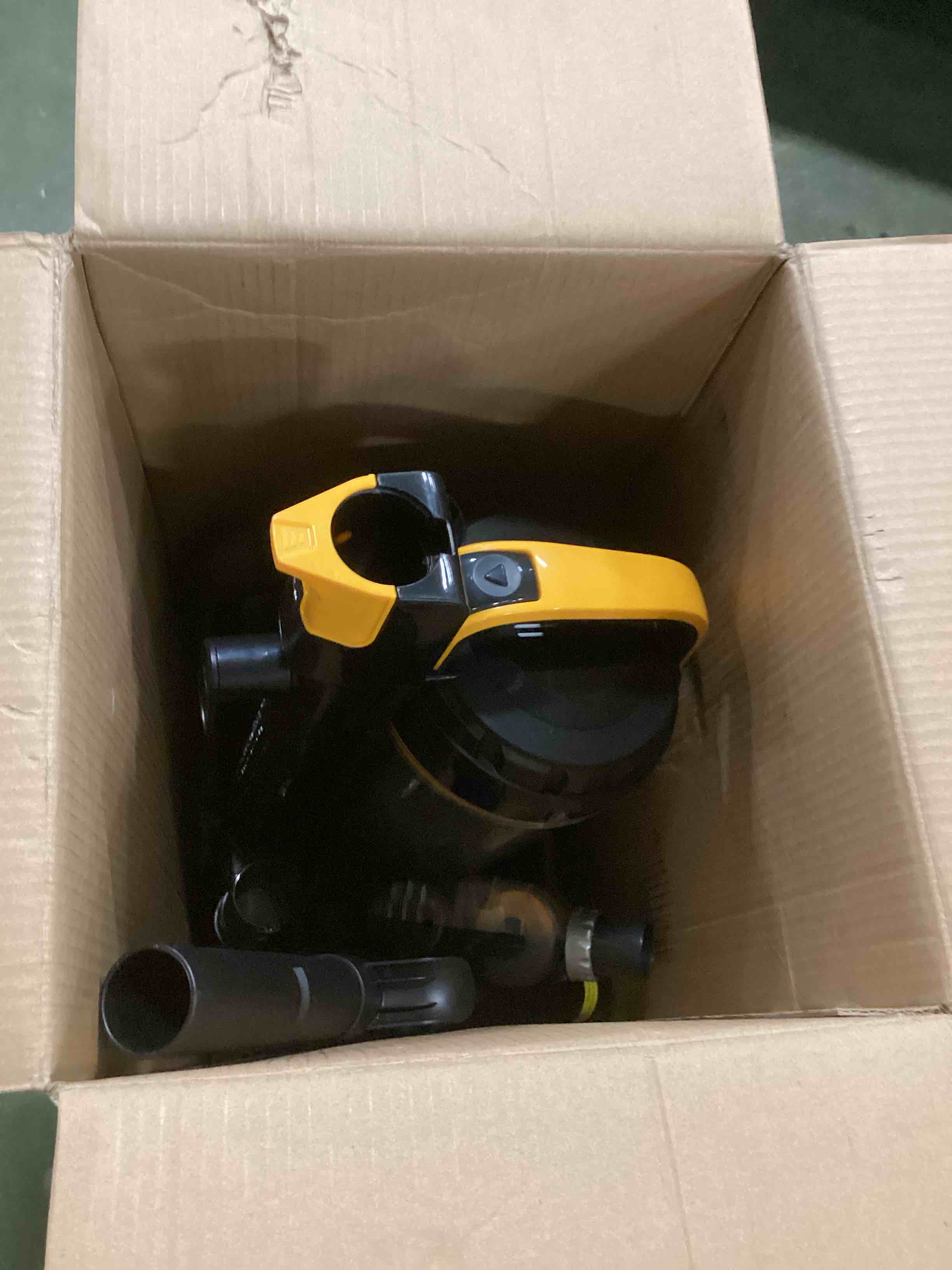 https://s3.amazonaws.com/lotting-images-prod/bidfta/PNK2169861_1738856953645.jpeg