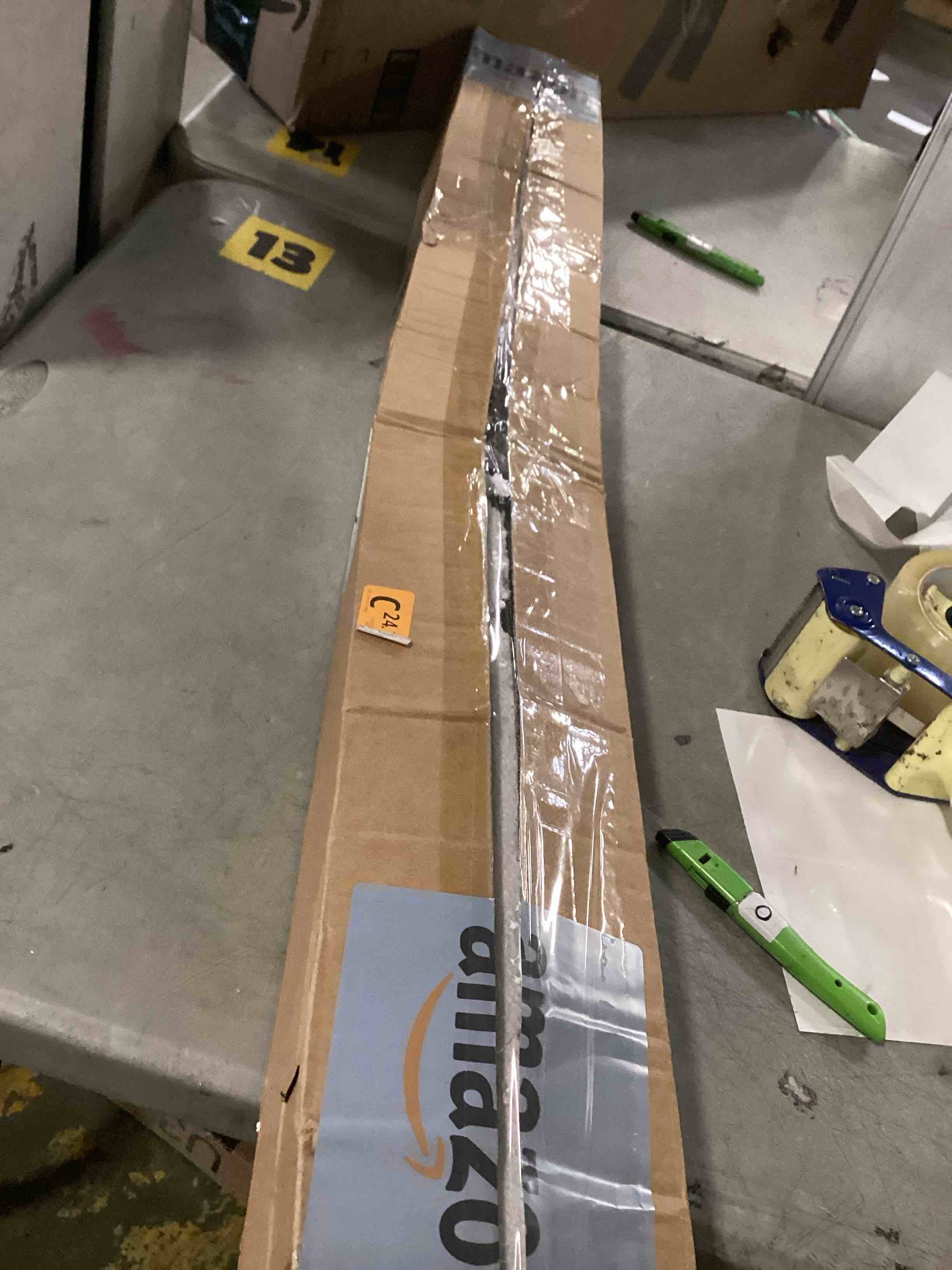 https://s3.amazonaws.com/lotting-images-prod/bidfta/PNK2169903_1738867264946.jpeg