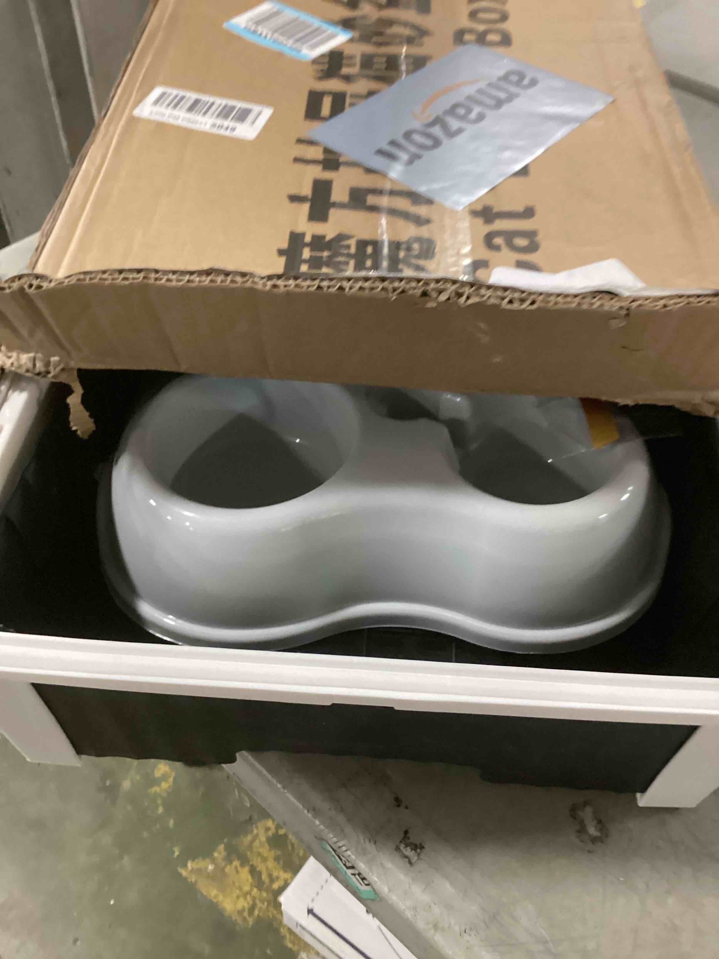 https://s3.amazonaws.com/lotting-images-prod/bidfta/PNK2169952_1738873533113.jpeg