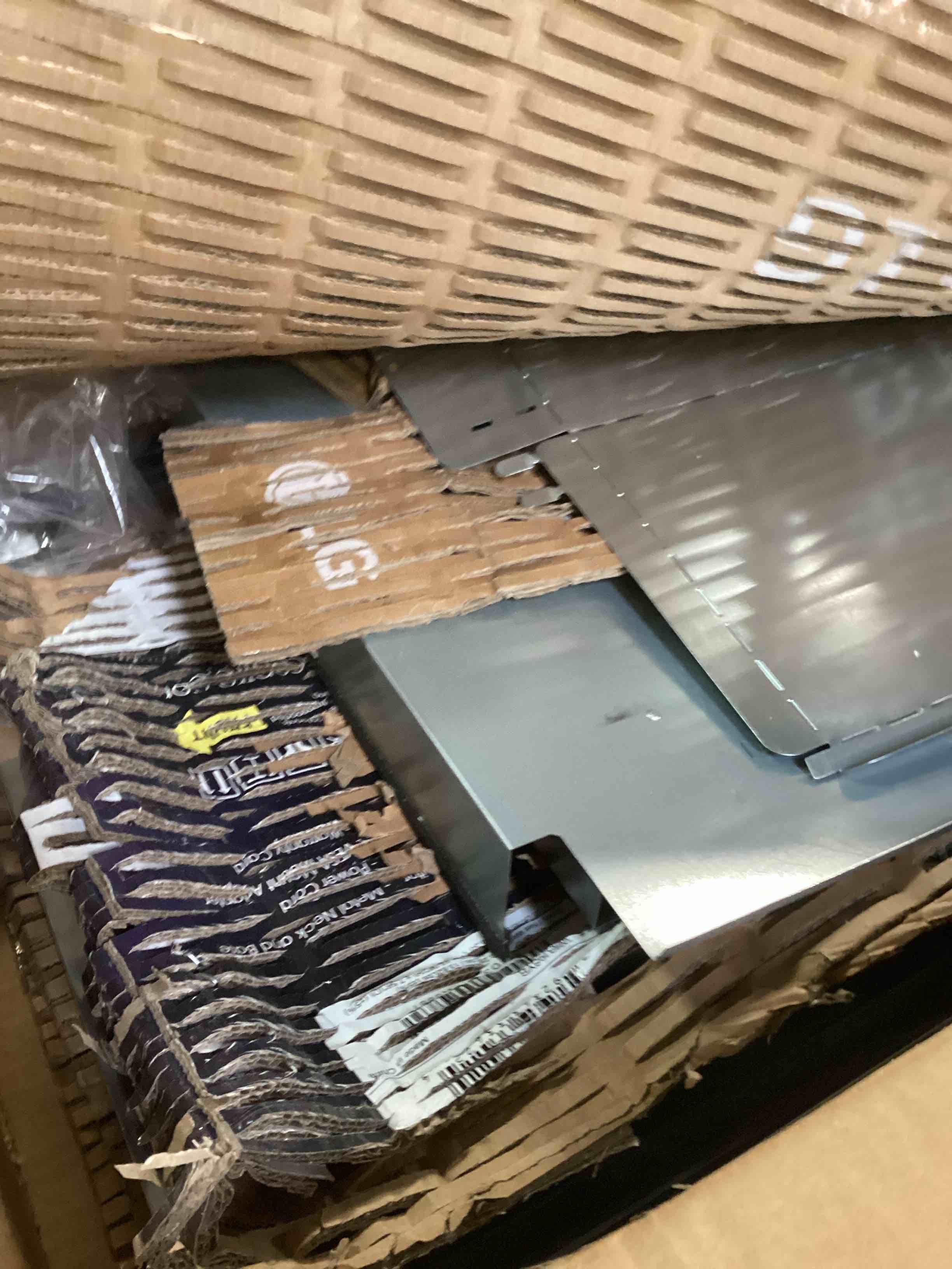 https://s3.amazonaws.com/lotting-images-prod/bidfta/PNK2173737_1737044978047.jpeg