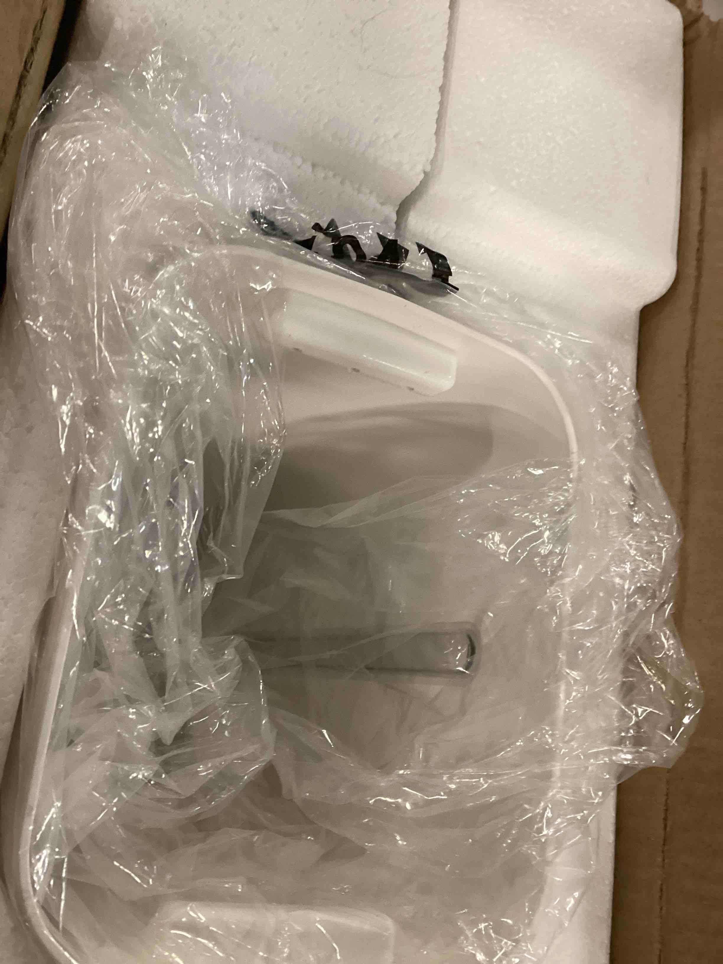 https://s3.amazonaws.com/lotting-images-prod/bidfta/PNK2174210_1737377214335.jpeg