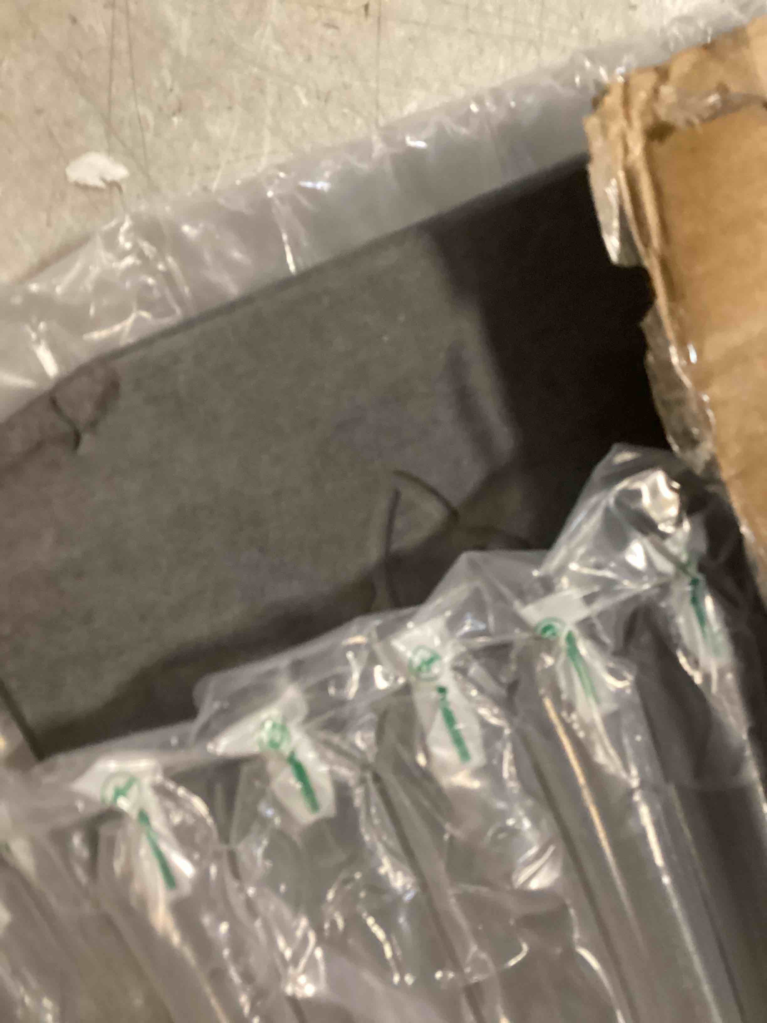 https://s3.amazonaws.com/lotting-images-prod/bidfta/PNK2175108_1737574278119.jpeg