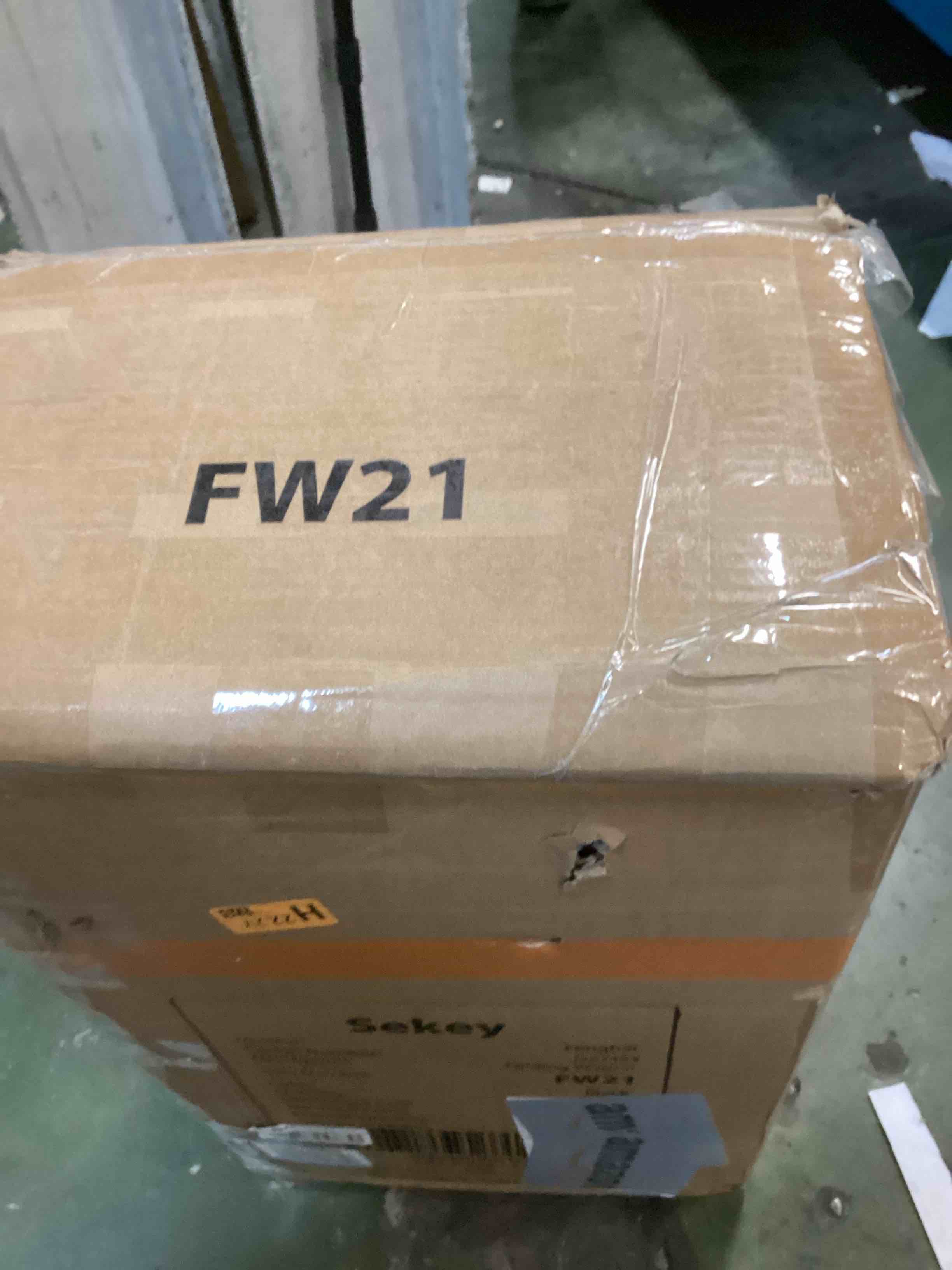 https://s3.amazonaws.com/lotting-images-prod/bidfta/PNK2175281_1737650232374.jpeg