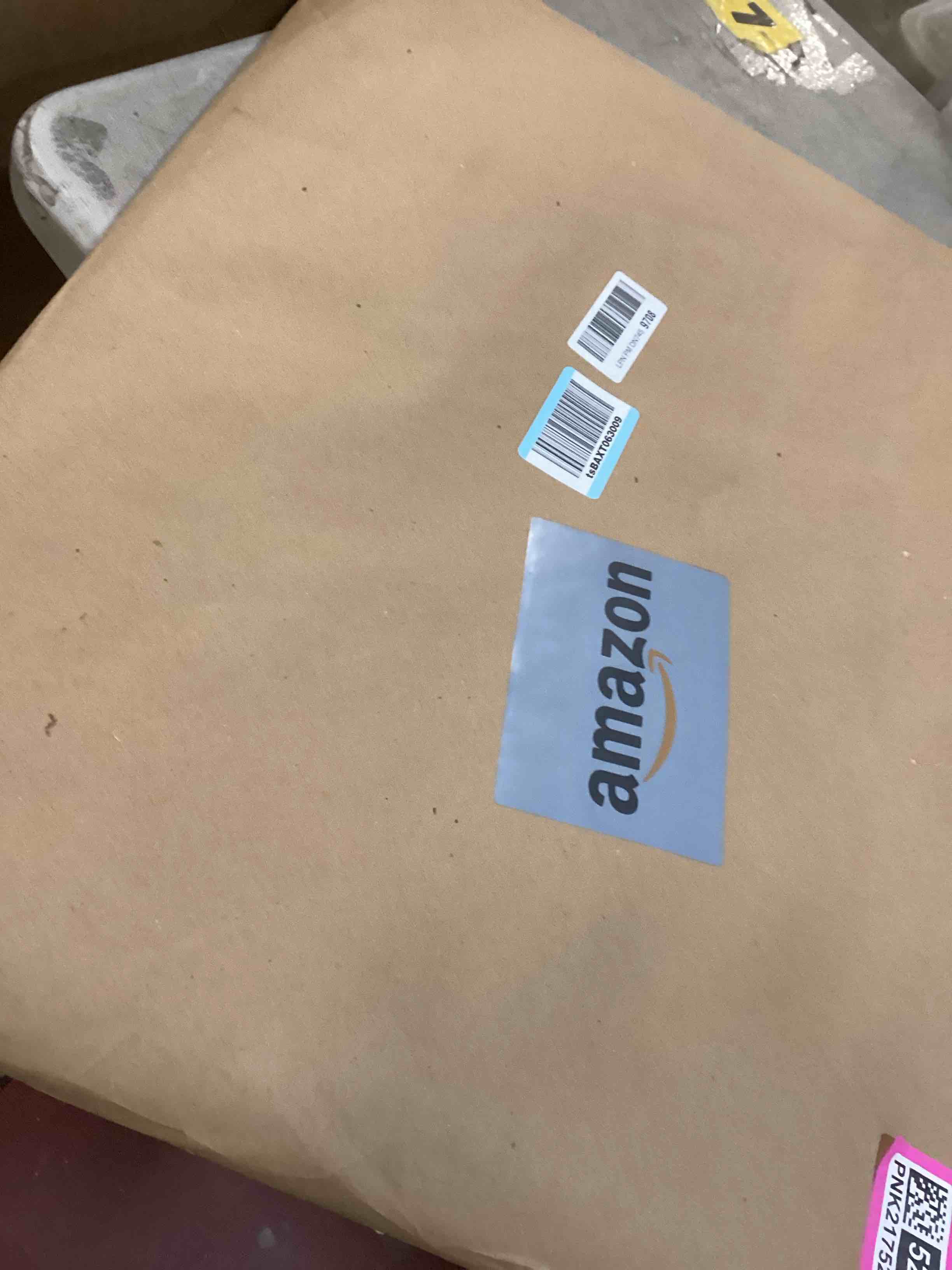 https://s3.amazonaws.com/lotting-images-prod/bidfta/PNK2175289_1737650903326.jpeg